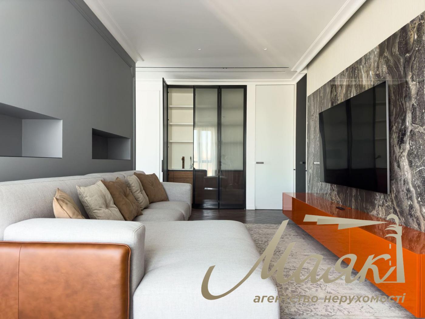 Rent of an exclusive apartment 300m2 in the residential complex Chicago Central house, Antonovicha st. (Gorky), 44