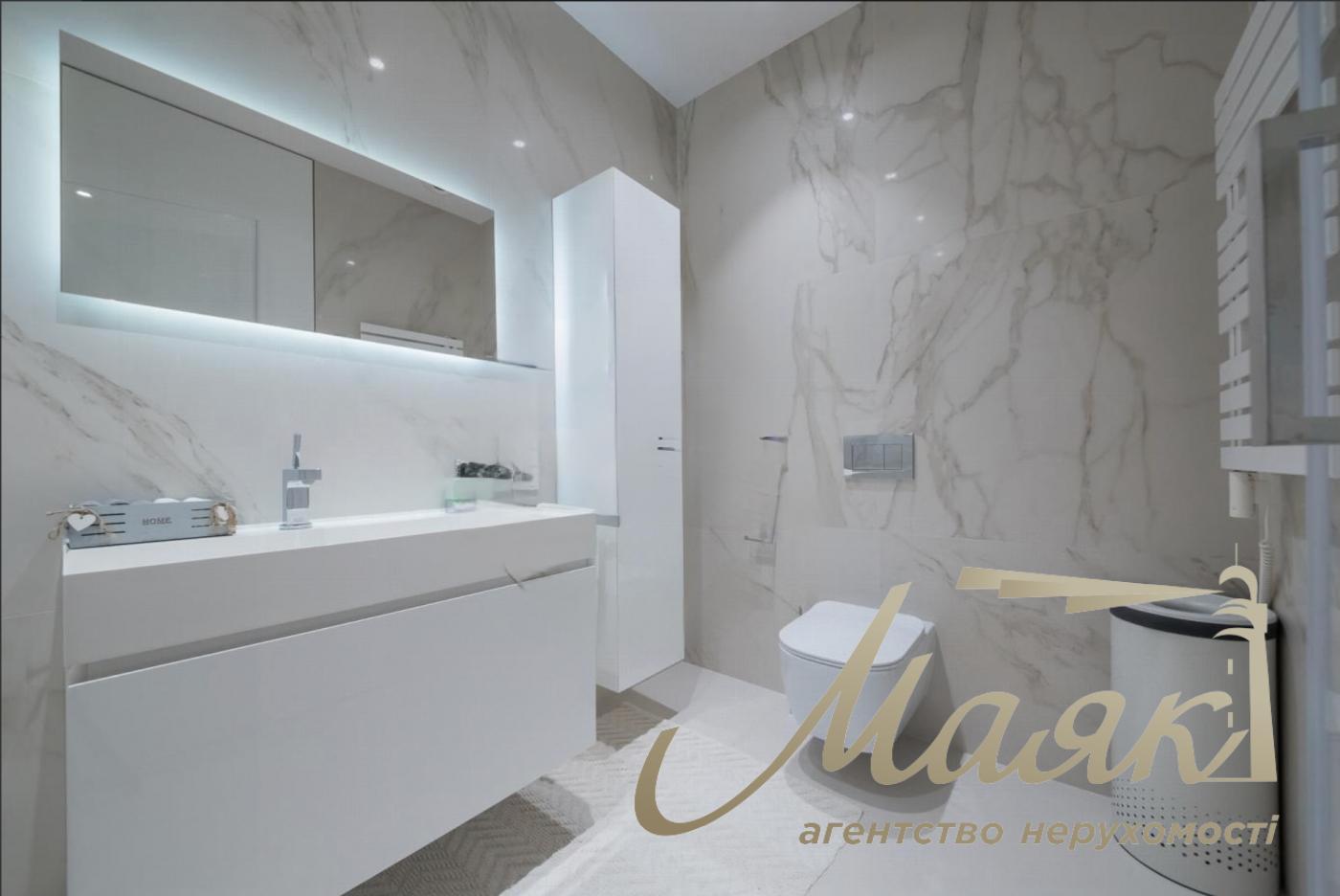 Rent 4-bedroom apartment 200m2 in LCD Novopecherskie Lipki, Andriy Verkhoglyada Street/Dragomirov Street, Pechersk, Kiev
