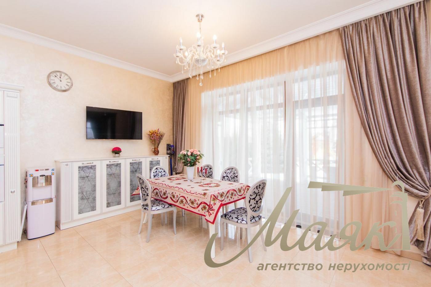 Продажа дома 280м2 на 15 сотках в Хотове., Авторский ремонт.