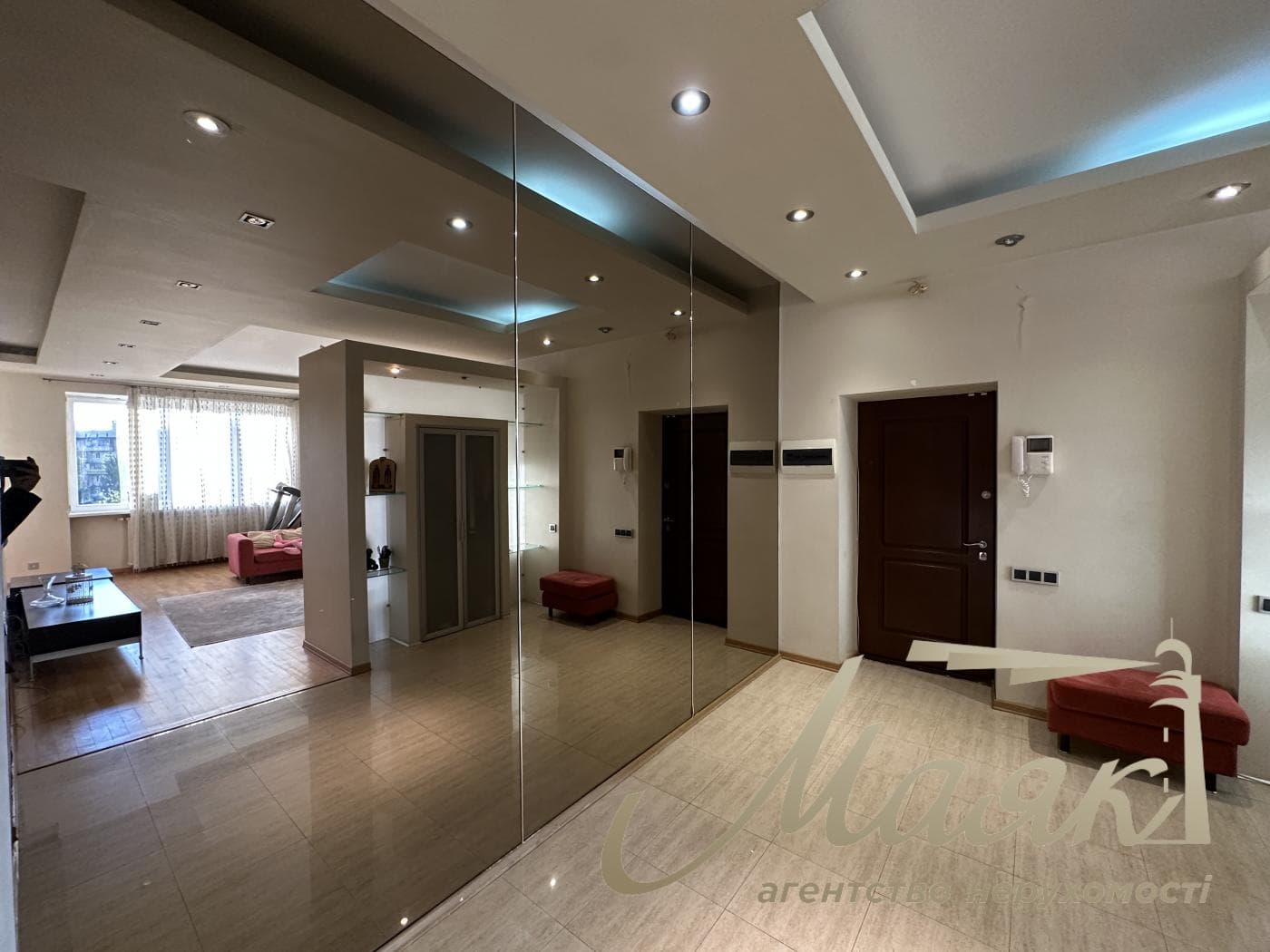 3-bedroom apartment (122 m²) for rent at 10-A Ivasyuka Ave.