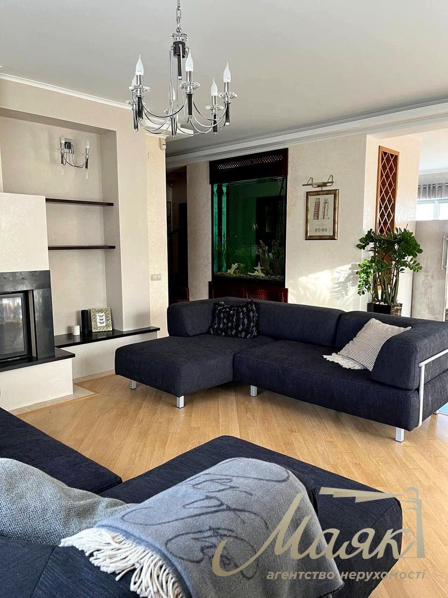 Продаж стильного будинку з панорамним видом на Лісники, 266 м², 10 соток, Лісова вул., 1