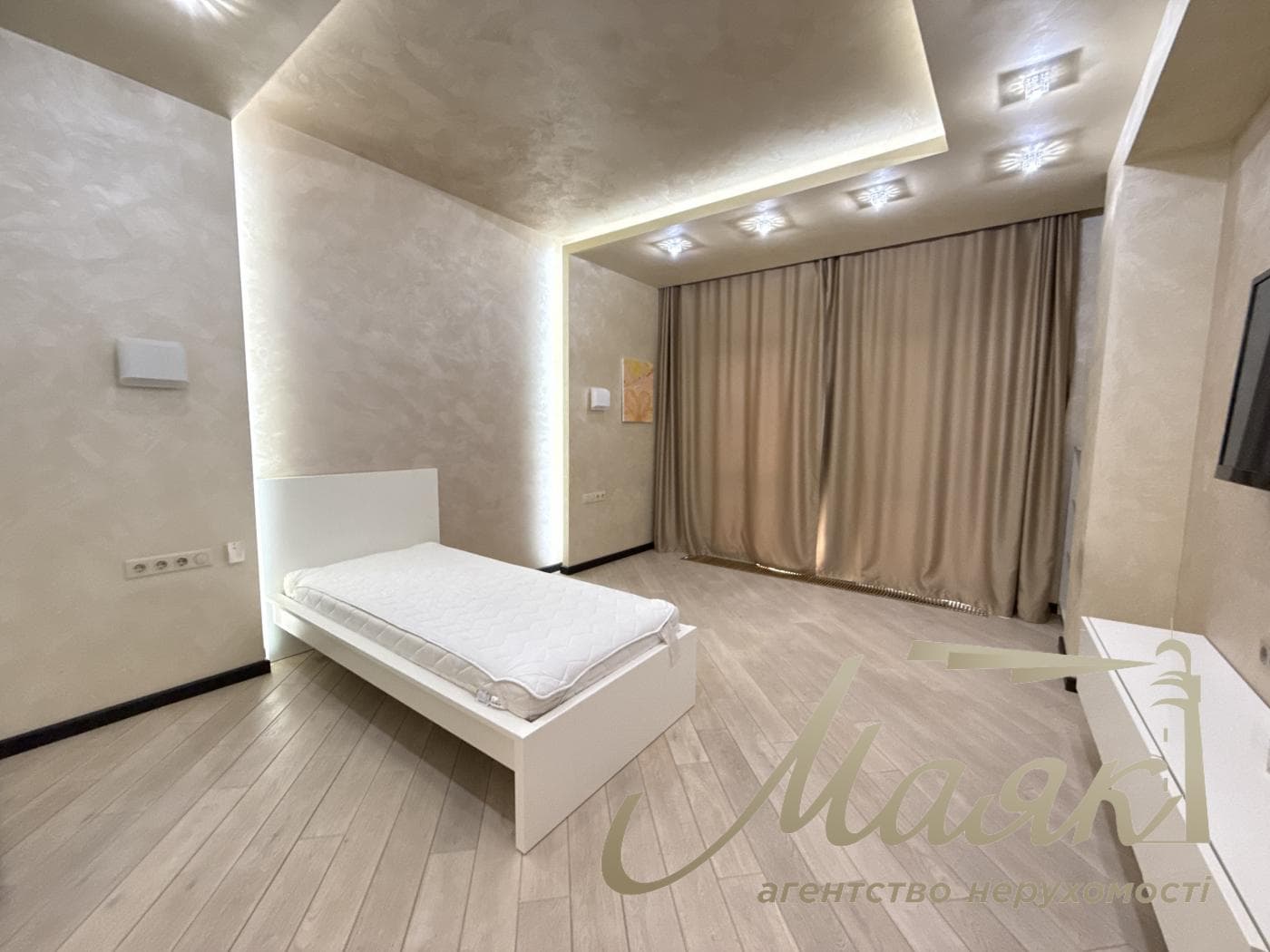 Продаж 3-кімнатної квартири площею 121 м² у ЖК «Новопечерські Липки», вул. Андрія Верхогляда (Михайла Драгомирова), 3, Печерськ