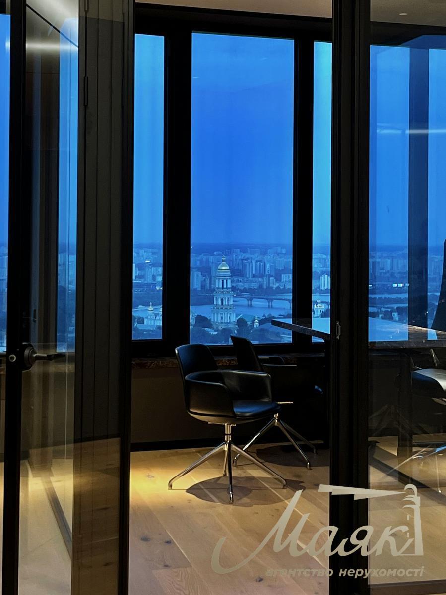 Продаж офісу преміум-класу 162 м² у БЦ Carnegie Tower, Київ