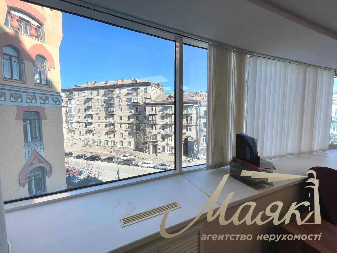 Office for rent 112m2 Business Center Millennium Center of Kyiv metro station Khreshchatyk