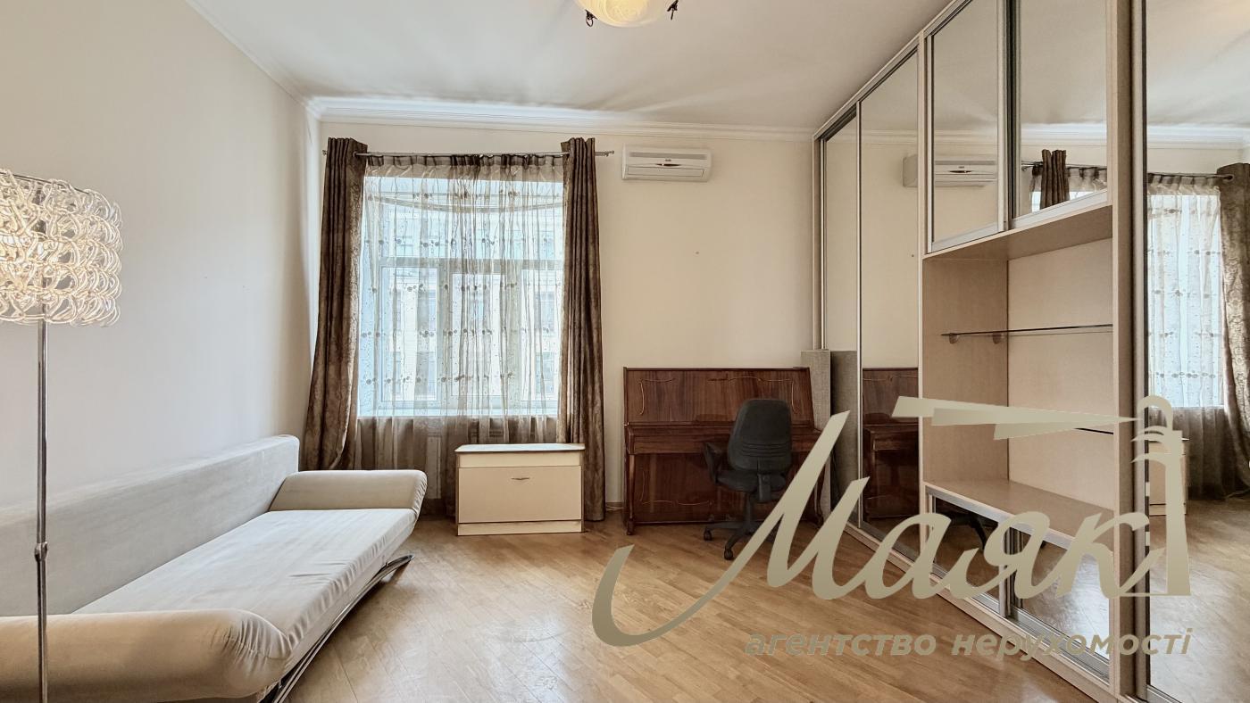 For sale 3-room apartment 98m2, str. Yaroslavov Val, 19, Shevchenkovsky district, Near Golden Gate, Sofia Square, Andreevsky Descent.