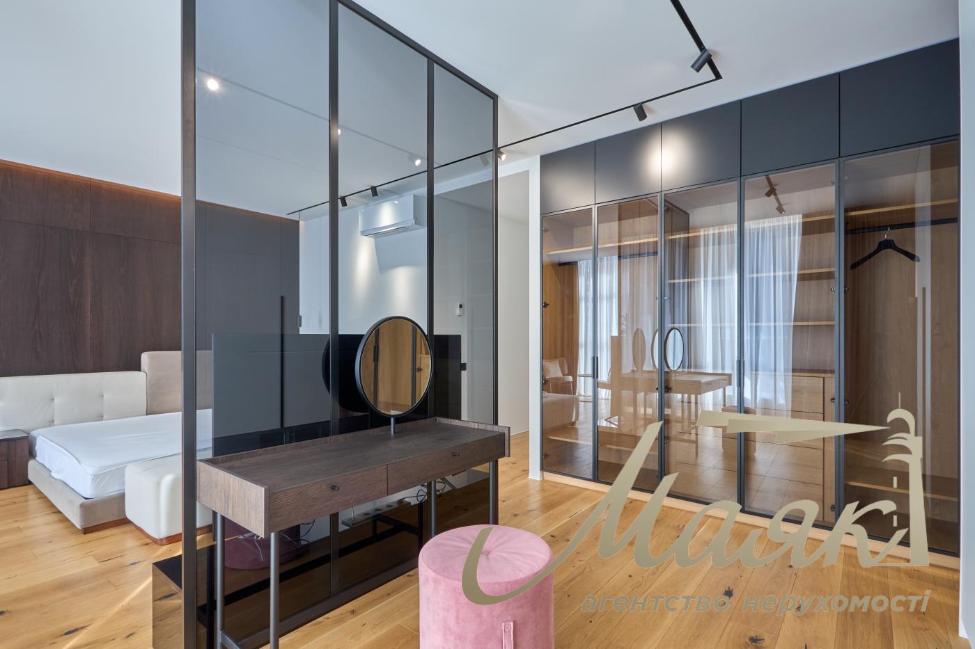 Rent 5-room apartment LCD Novopecherskie Lipki, Verkhoglyada street (Dragomirov)