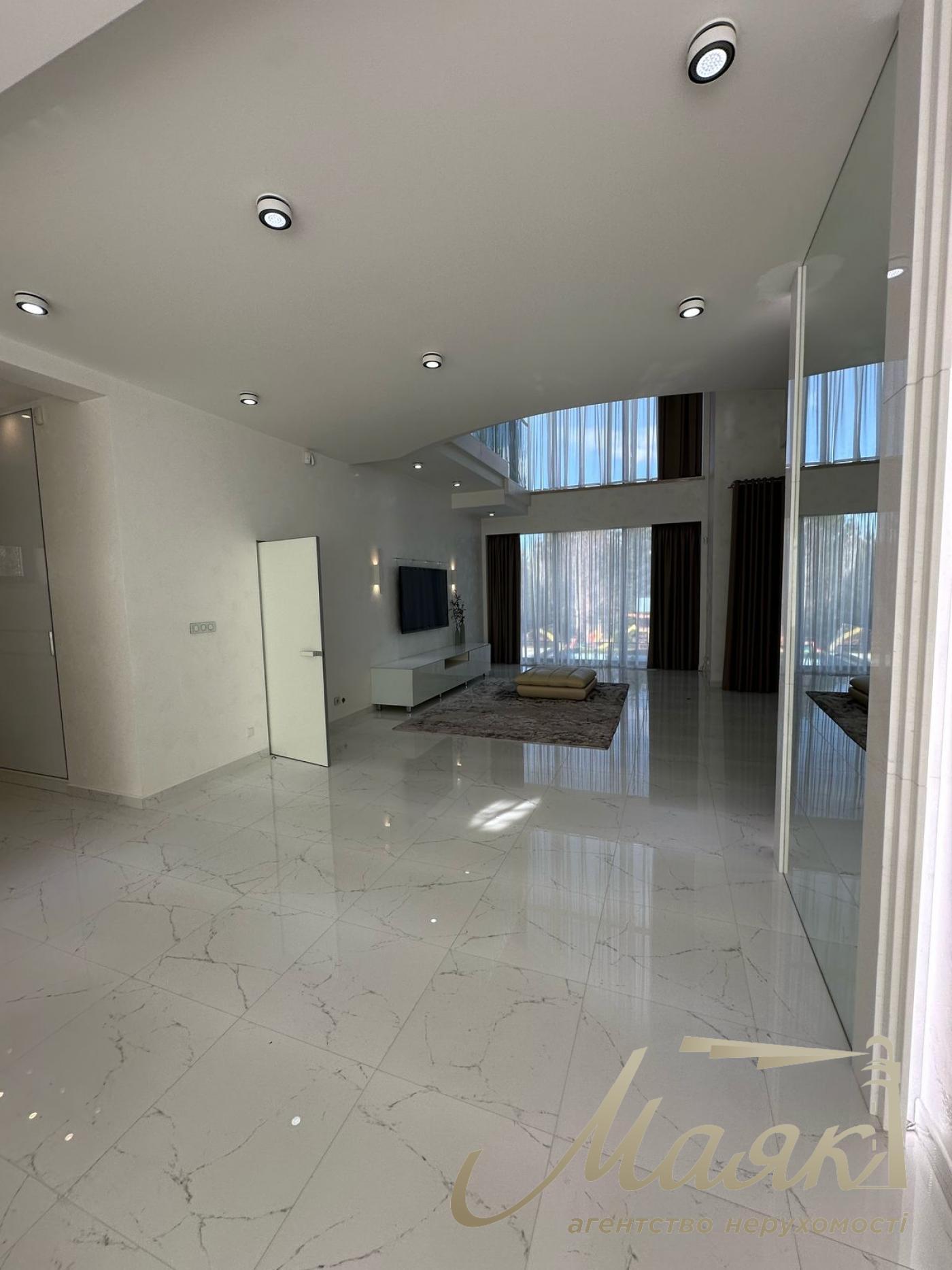 Пропонується до продажу будинок у лісовій зоні в селі Гореничі - в екологічно чистому місці серед сосен, поруч з озерами.