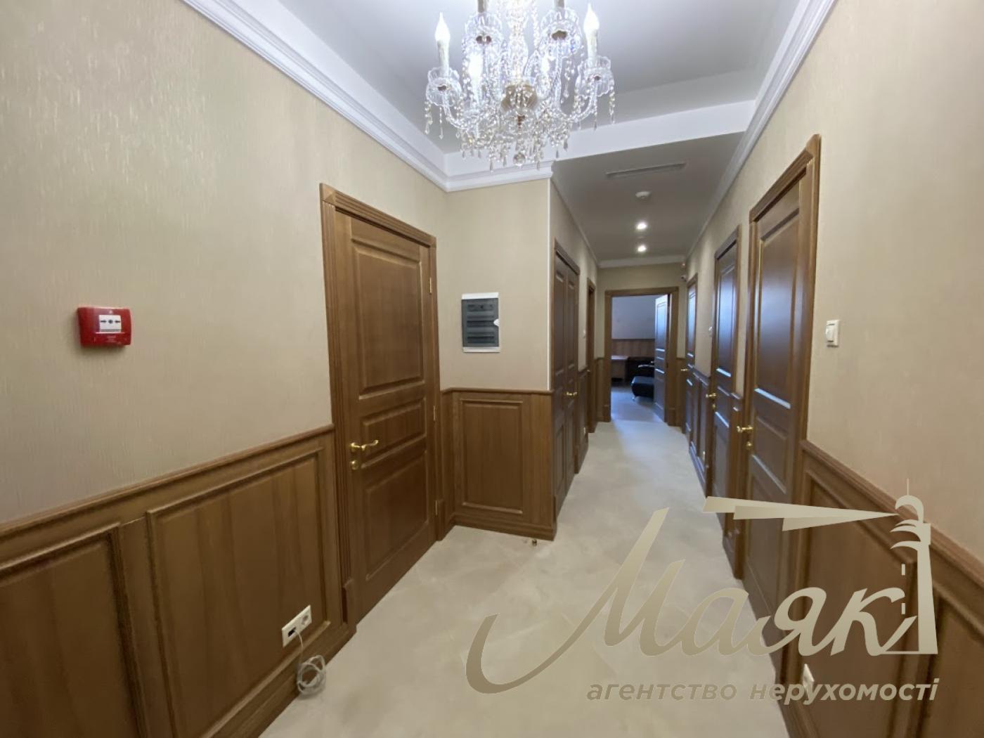 Sale of office 264 m2 in the center of Kyiv, Trehsvyatitelskaya street