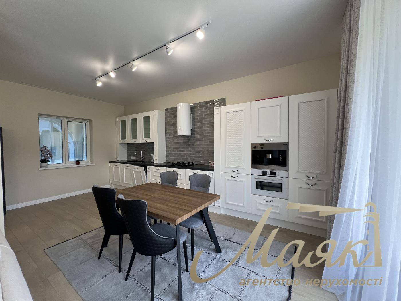 Rent 3-storey duplex 270m2, Kozin