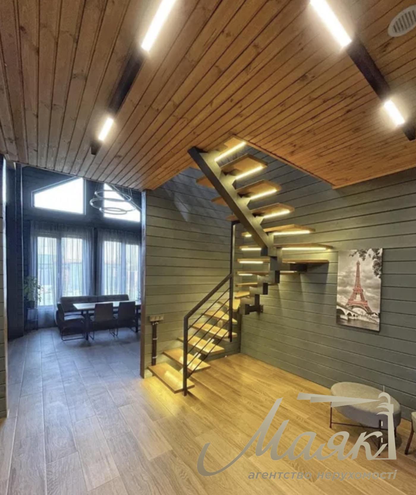 Sale of a house 280m2 with a swimming pool in the village of Romankov, Kiev region, Kiev-Svyatoshinsky district.