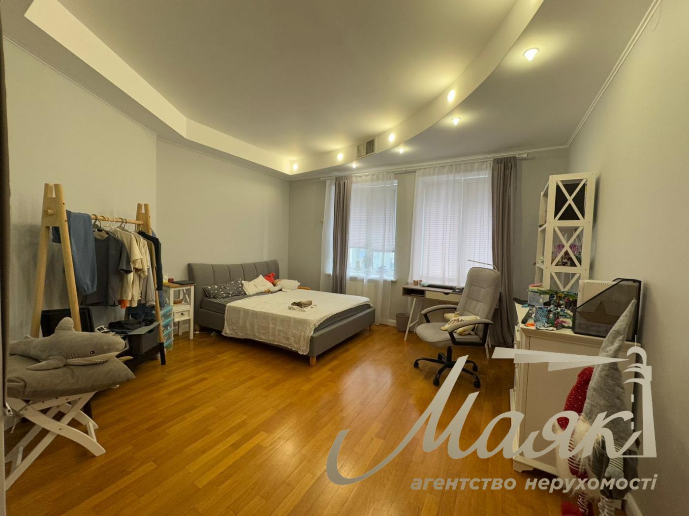 Продаж 3-х кімнатної квартири, Драгомирова, 4, Печерськ, Центр!