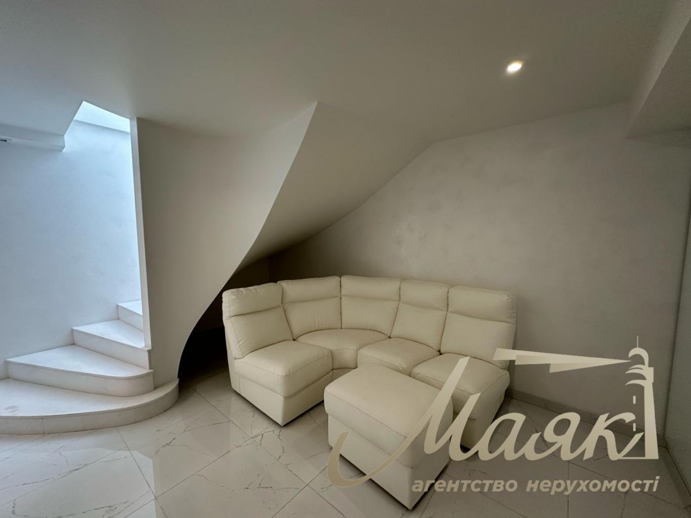 Пропонується до продажу будинок у лісовій зоні в селі Гореничі - в екологічно чистому місці серед сосен, поруч з озерами.