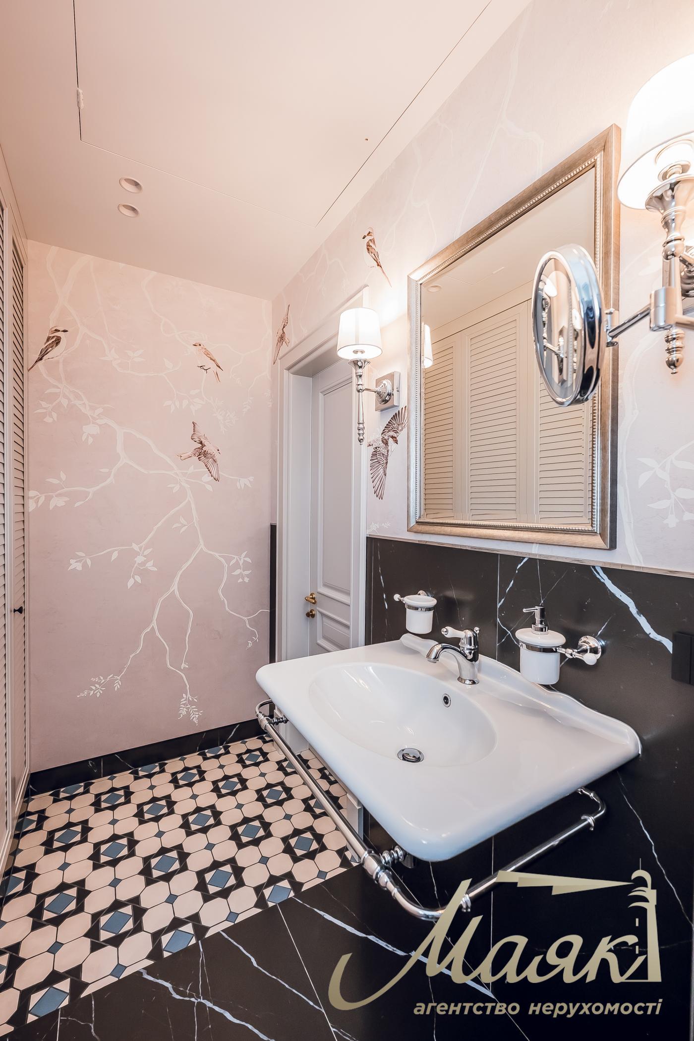 Продаж 3к квартири 99 м2, вул. Дегтярна 18, Воздвиженка. Дігтярна 18, Воздвиженка, Київ