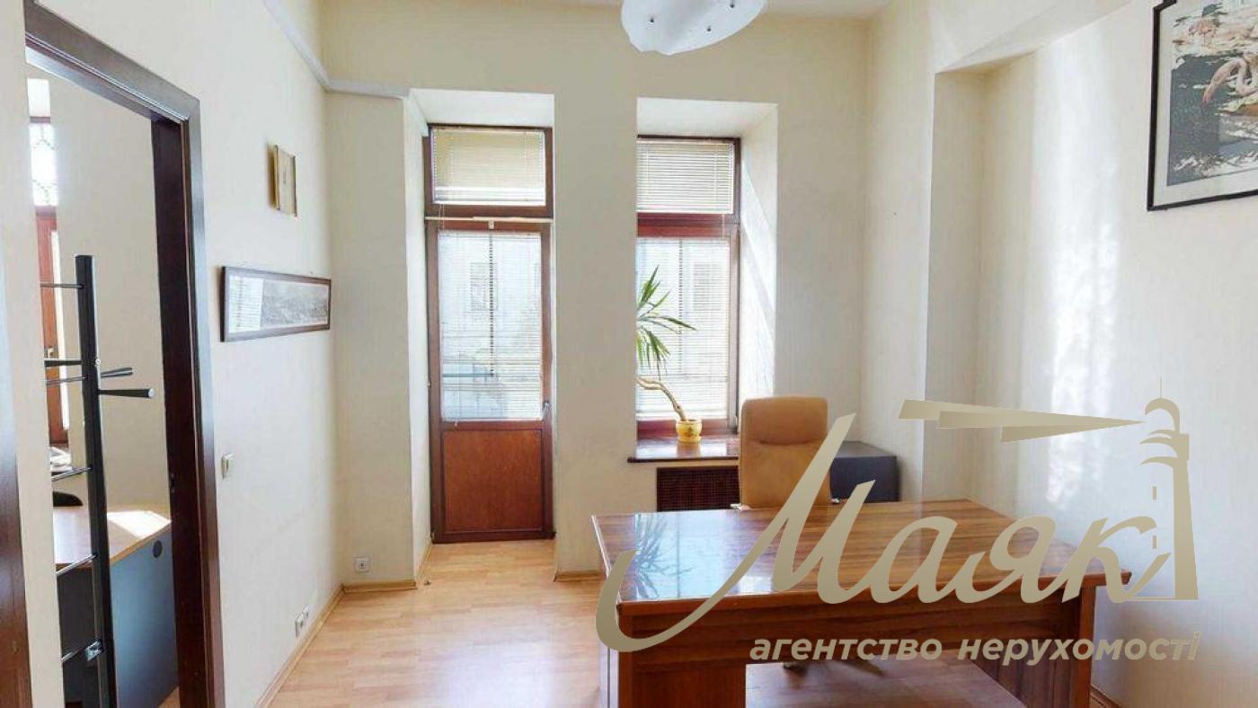 For sale office space 133 sq.m.sq. Saksaganskogo, Pechersk, Center