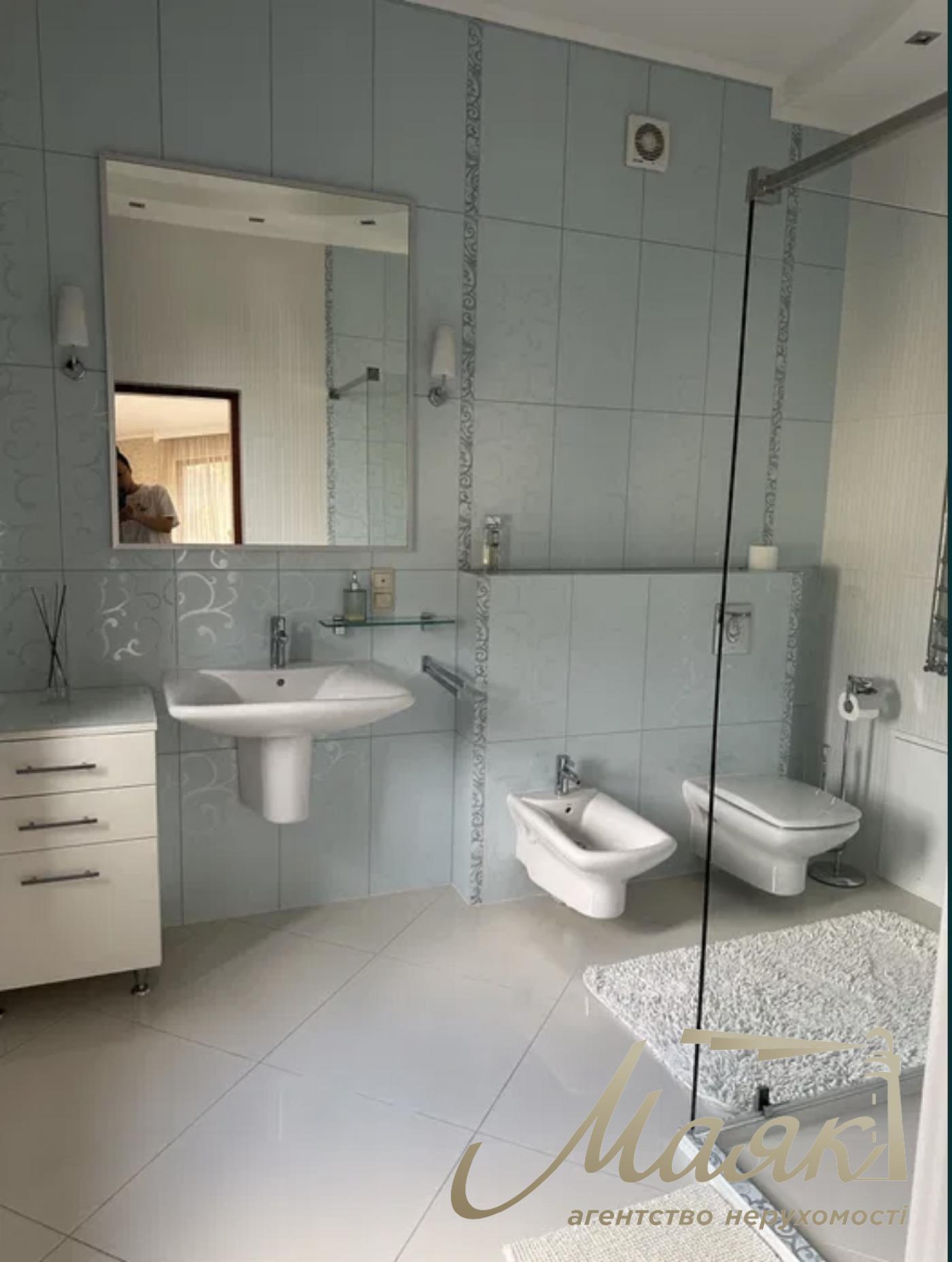 Оренда затишного будинку площею 560 кв.м у с.Козин (Конча-Заспа).