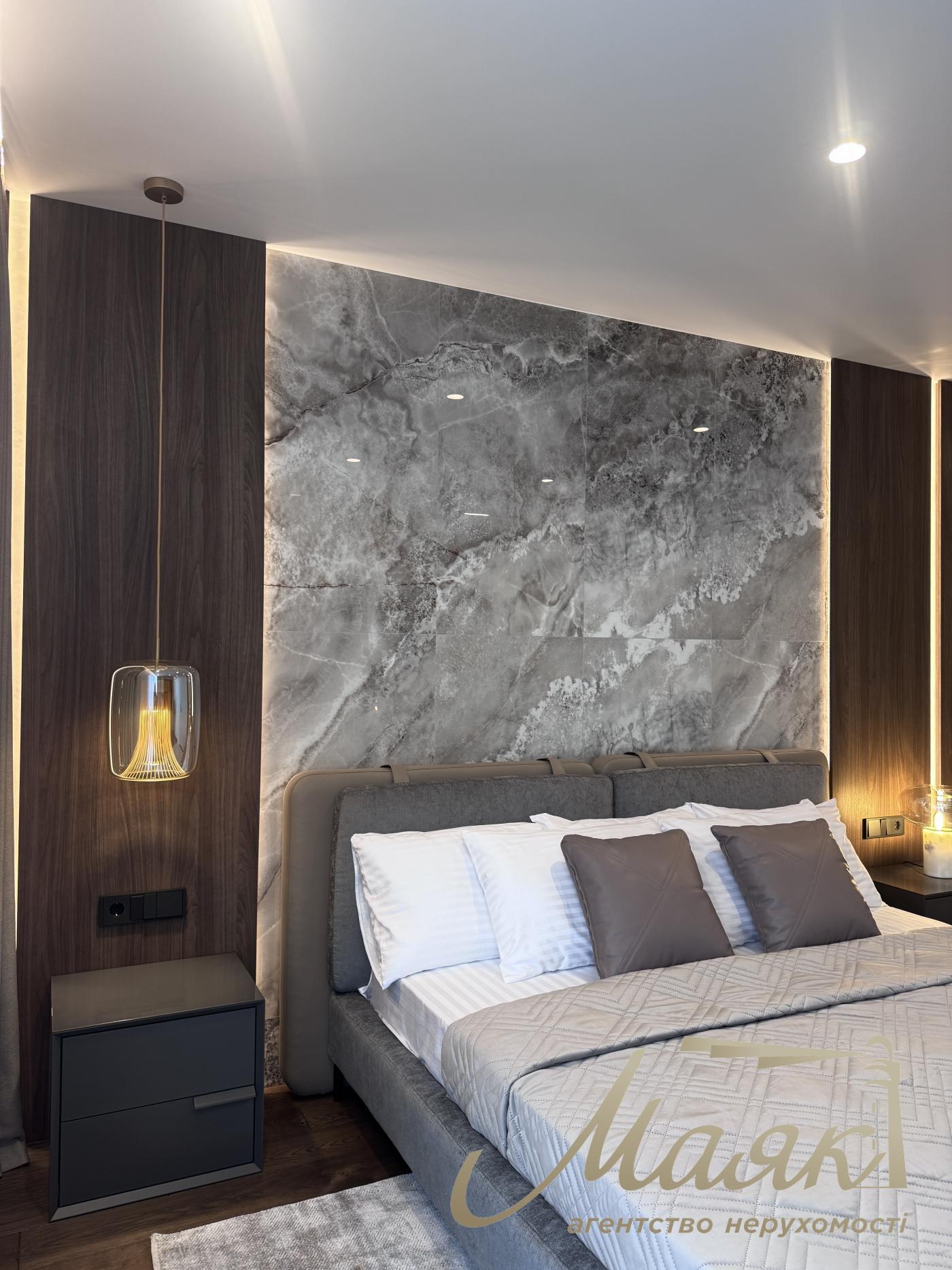 Продаж квартири 120m2 в ЖК Французький квартал 2, вул. Джона Маккейна 3а, Центр, Київ