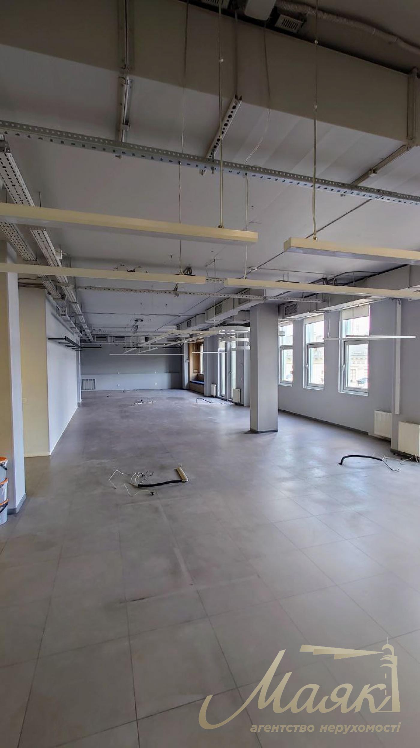 Оренда офісу 521м2 у БЦ на Контрактовій