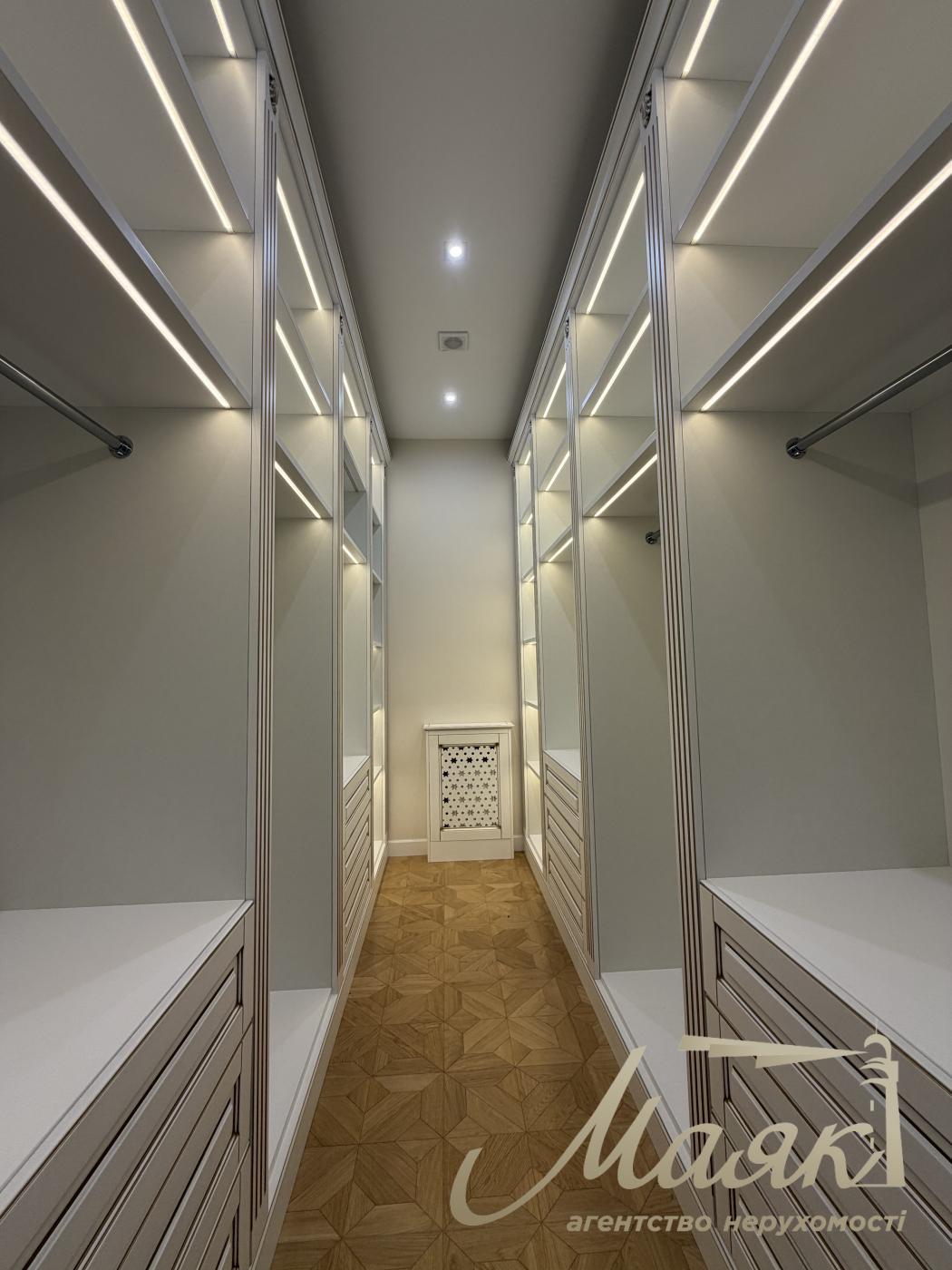 Продажа дома 418.6м2 с выходом до воды, участок 50 соток в КГ "Dream Village", с. Лебедевка