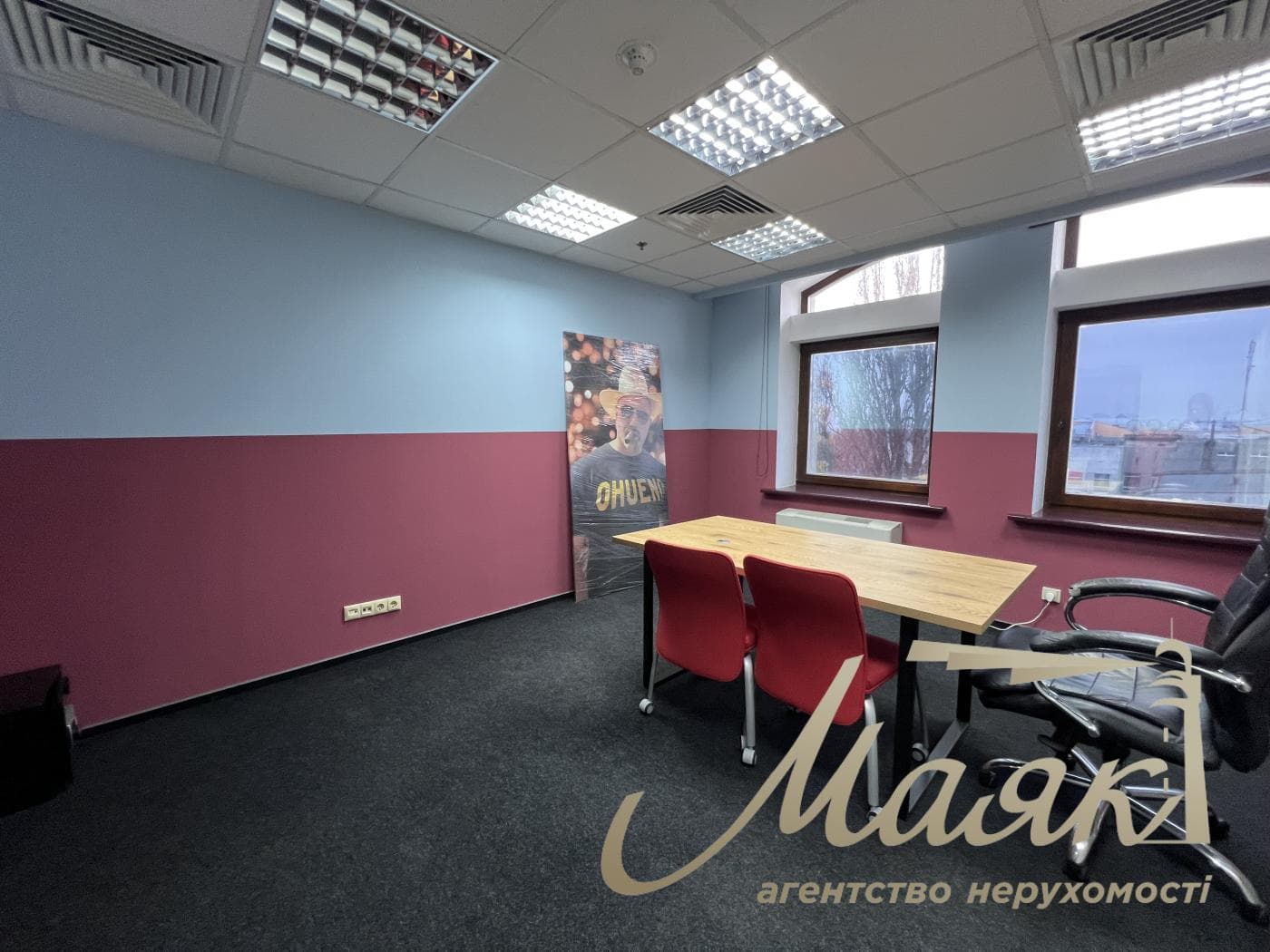 Оренда офісу в бізнес-центрі «Леонардо» площею 195 м² на вул. Богдана Хмельницького