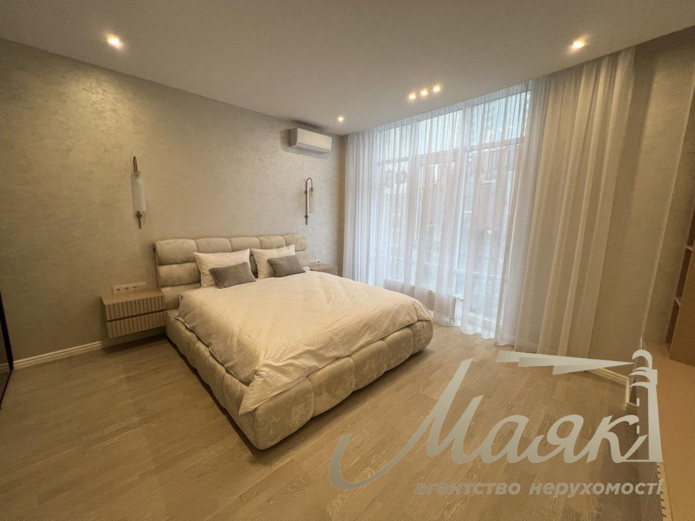 Продаж квартири 90 м2 у ЖК Бульвар фонтанів