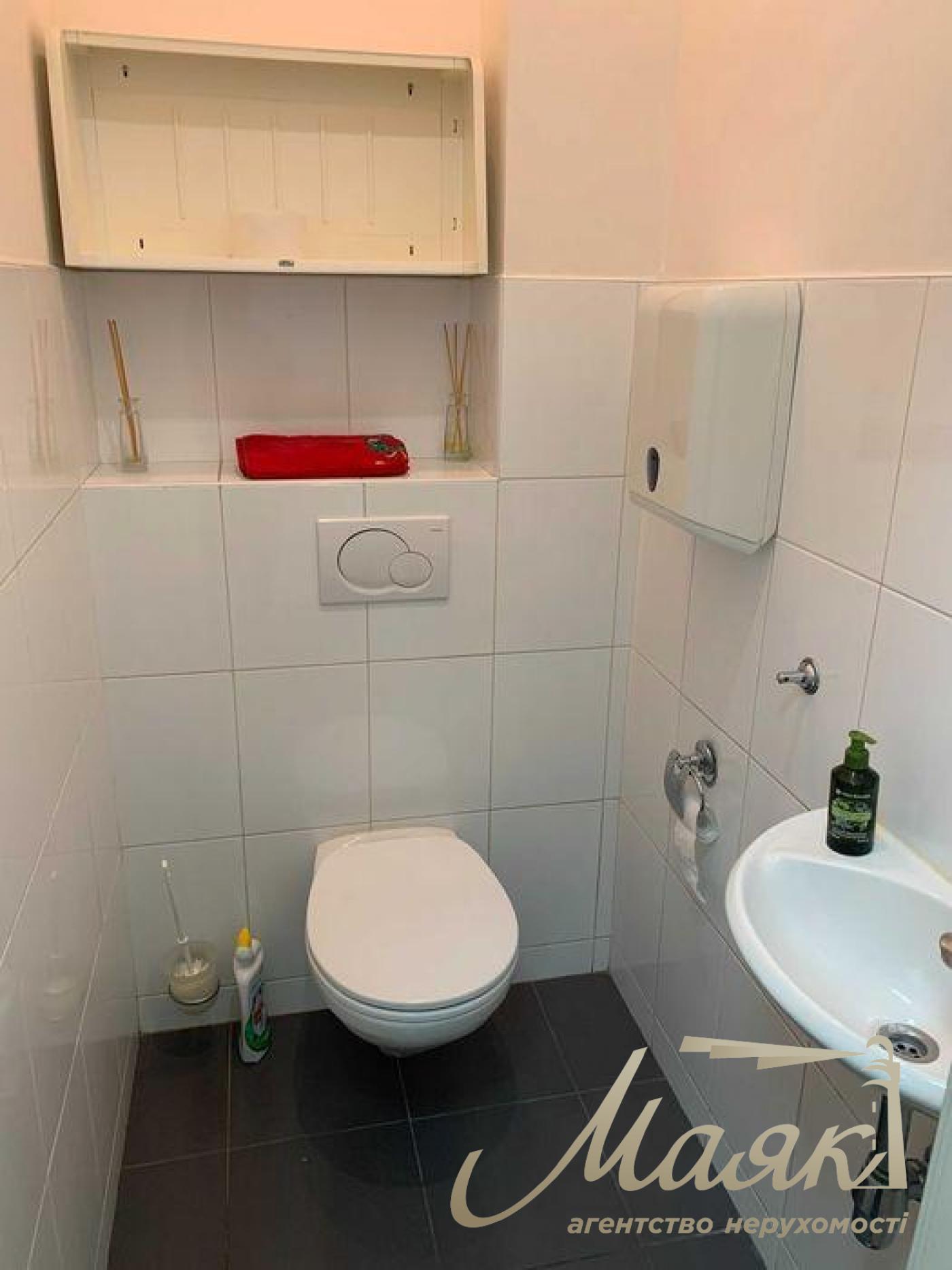 Продаж офісного приміщення 70 м.кв., Золоті Ворота, вул. Інститутська