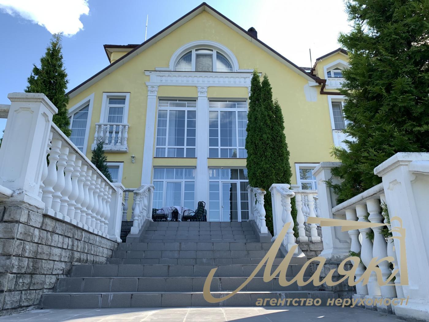 Rent 3-storey house 492,7m2, Lesniki