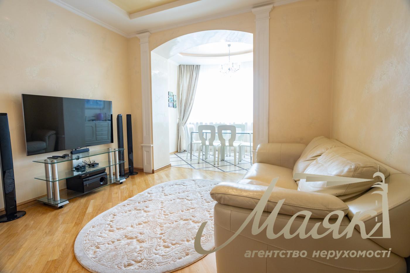 For sale 3 bedroom apartment Obolon, apartment for sale near the subway