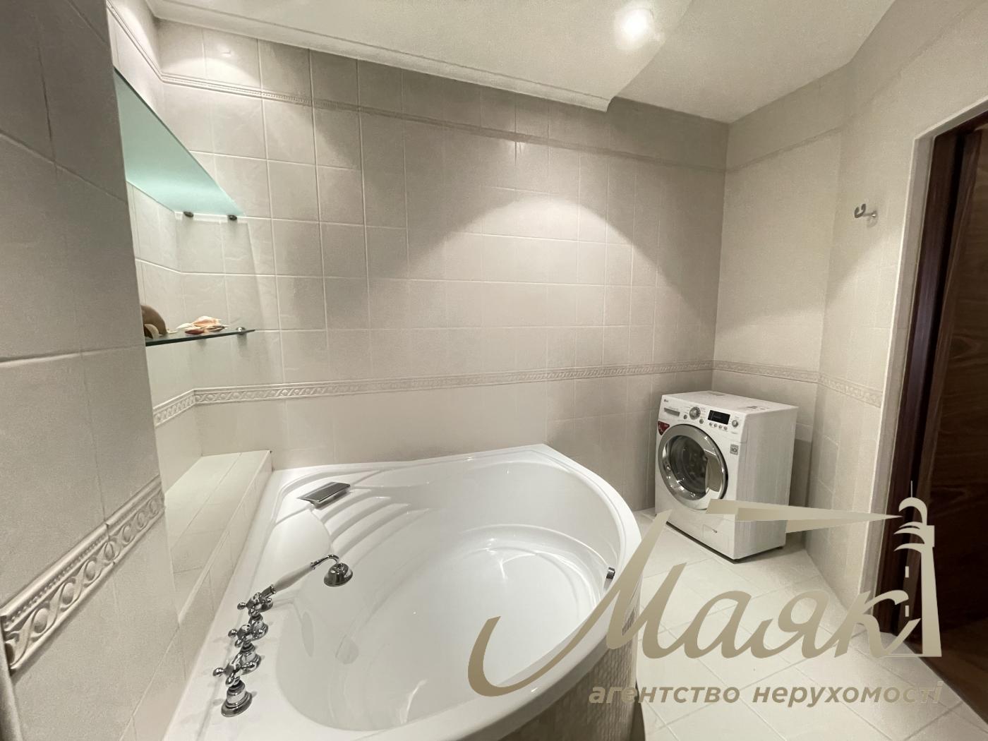 Продажа двухуровневой 4-комнатной квартиры ул. Котельникова, Святошино