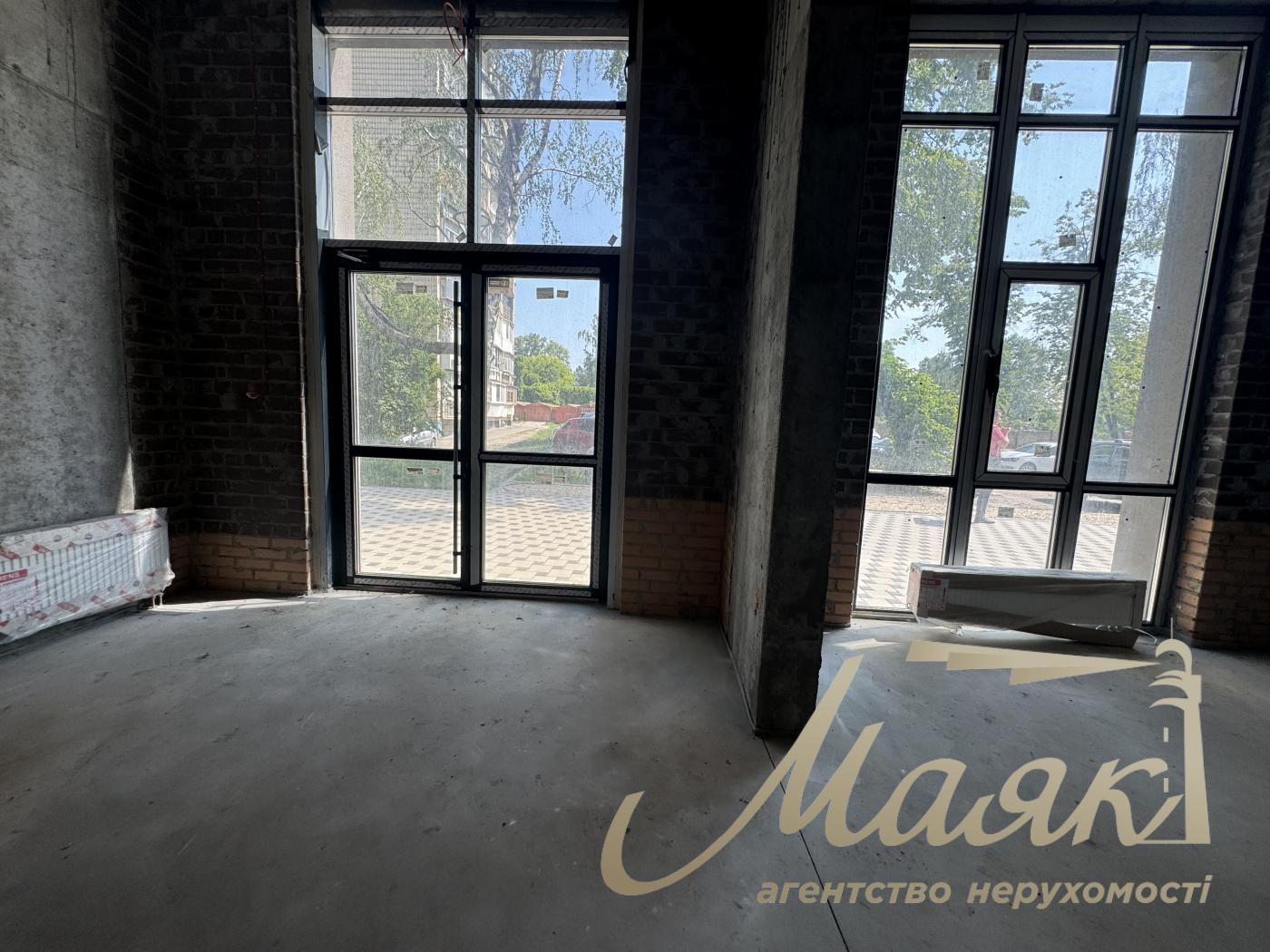 Rent of façade premises of 388 m² in the residential complex "Suchasny Kvartal", Otradny, Solomyansky district.