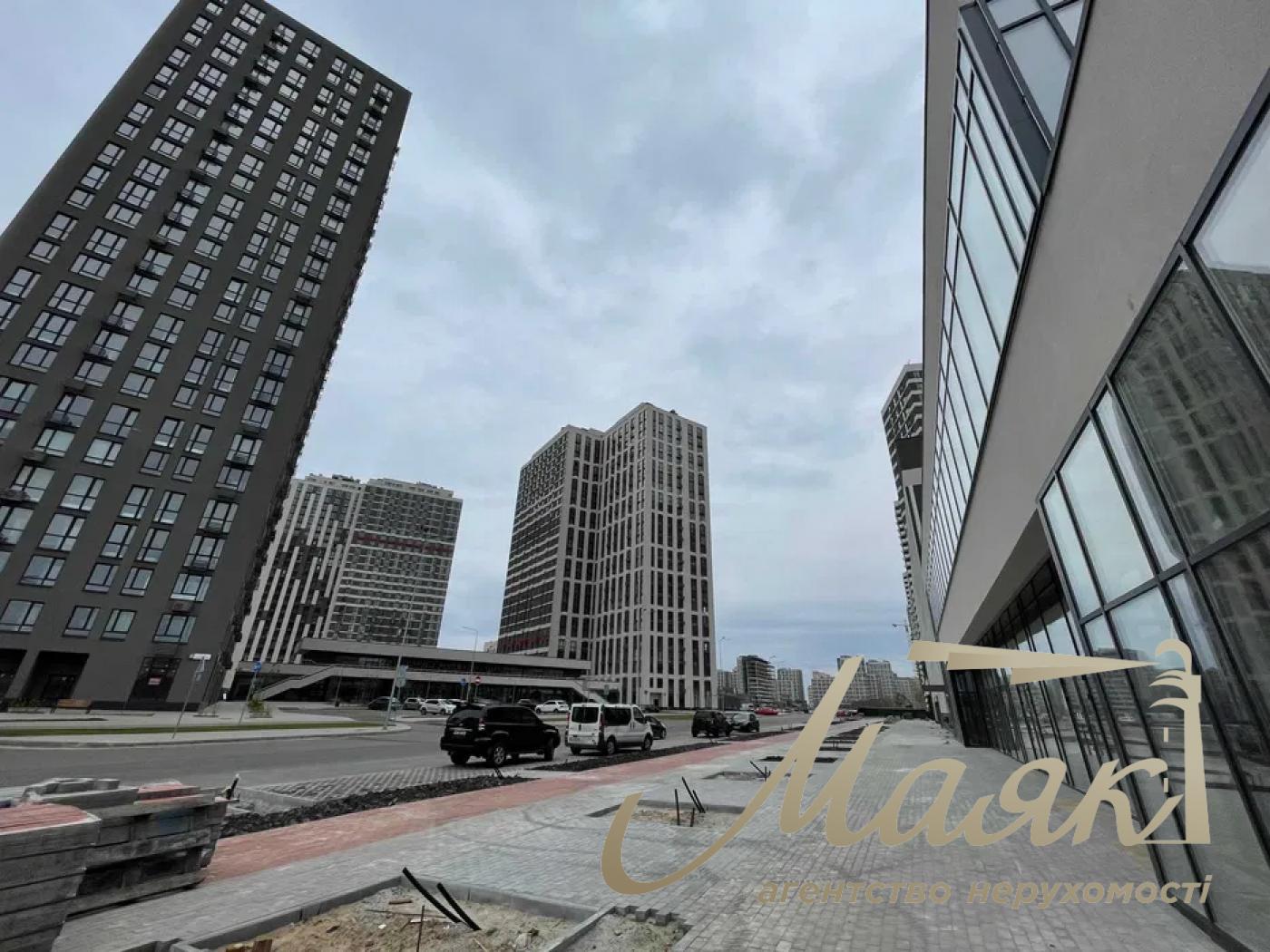 Rent of facade 57 sq.m in residential complex Varshavsky 3