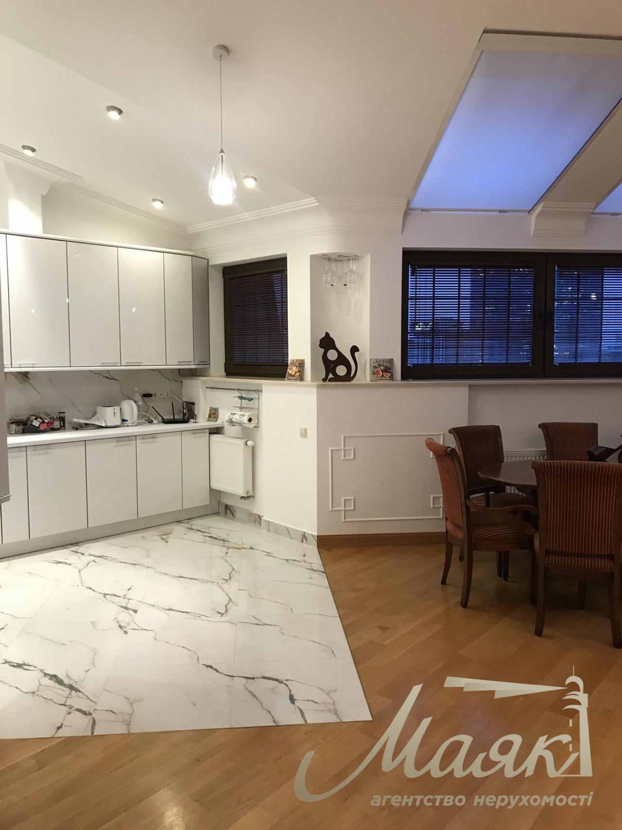 Продаж 3х кімн. квартири 211 м2 + тераса по вул. Круглоуніверситетська, 18/2, Хрещатик, Липки