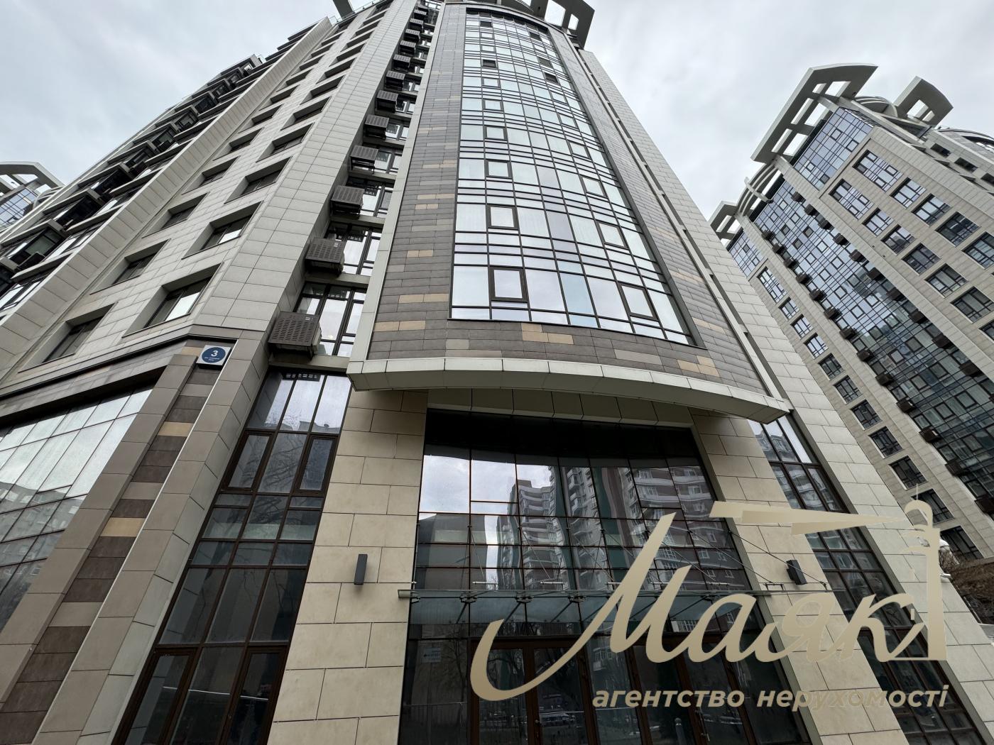 Продаж фасадного приміщення в ЖК Бульвар Фонтанів, вул Саперне Поле 3