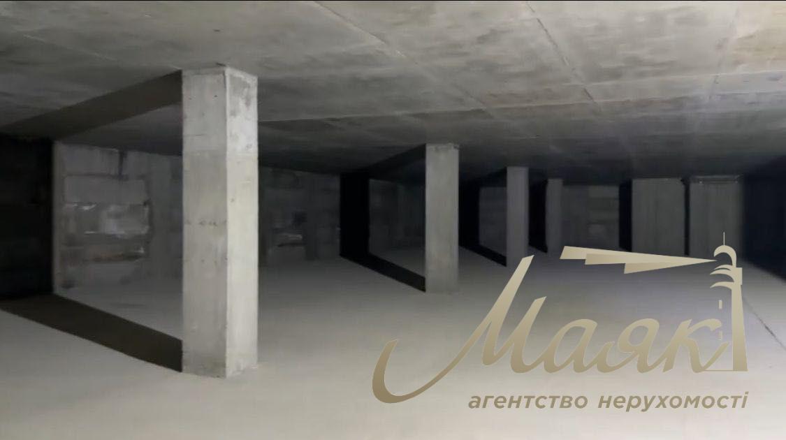 Оренда цокольного поверху 700 кв.м. в торговому центрі в Бучі