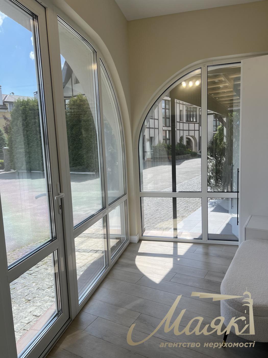 Rent 3-storey duplex 270m2, Kozin