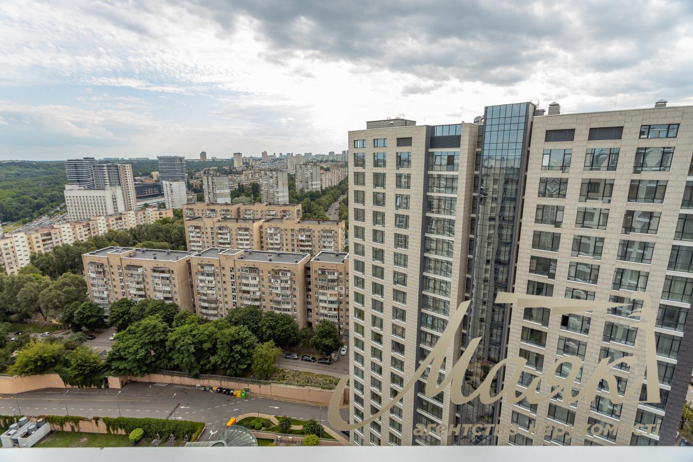 Продаж пентхауса 195 м² з терасою та дизайнерським ремонтом у ЖК Park Avenue VIP, Київ