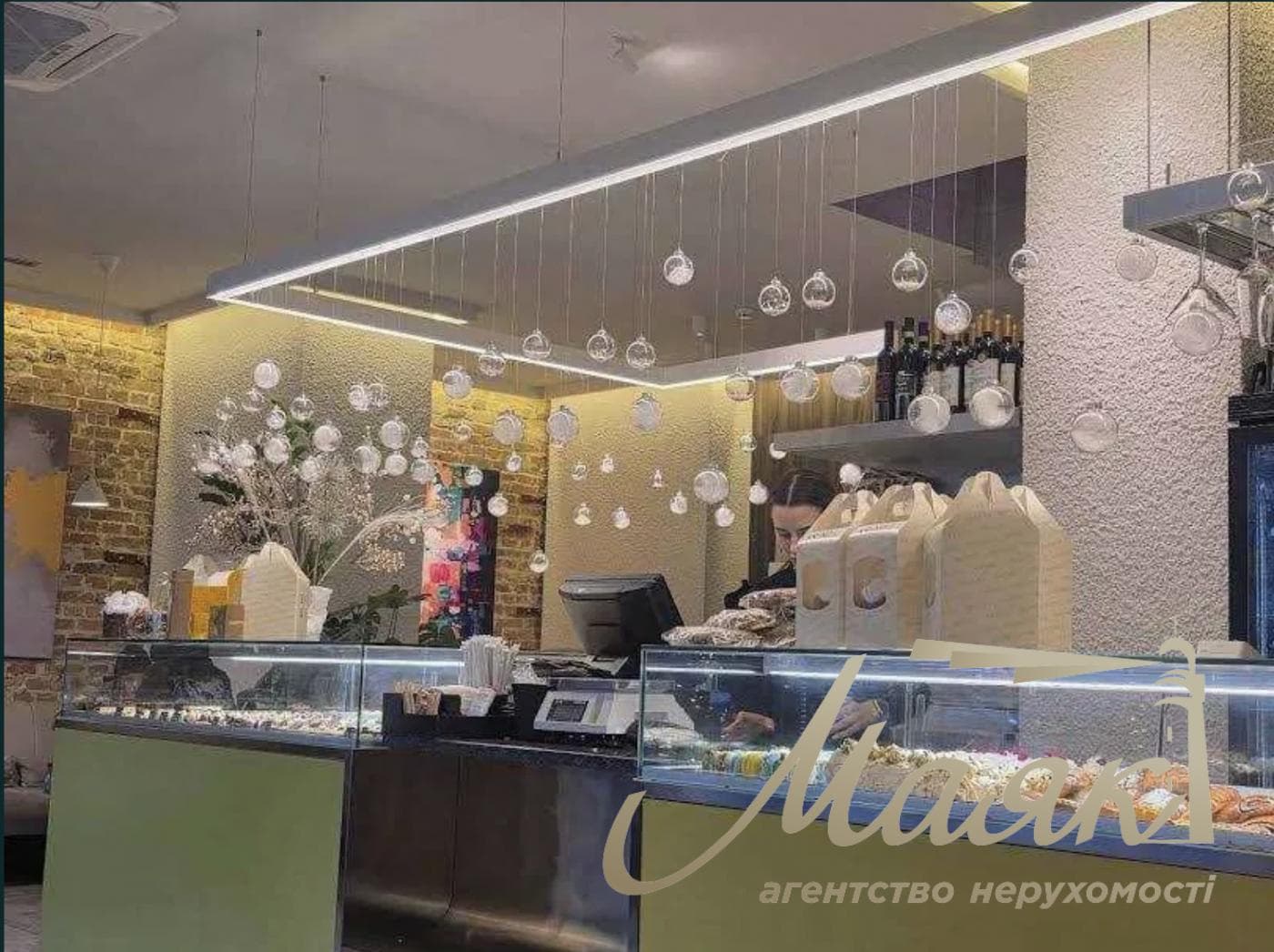 Оренда фасадного приміщення (225м2) по вул. Хрещатик 24, Центр