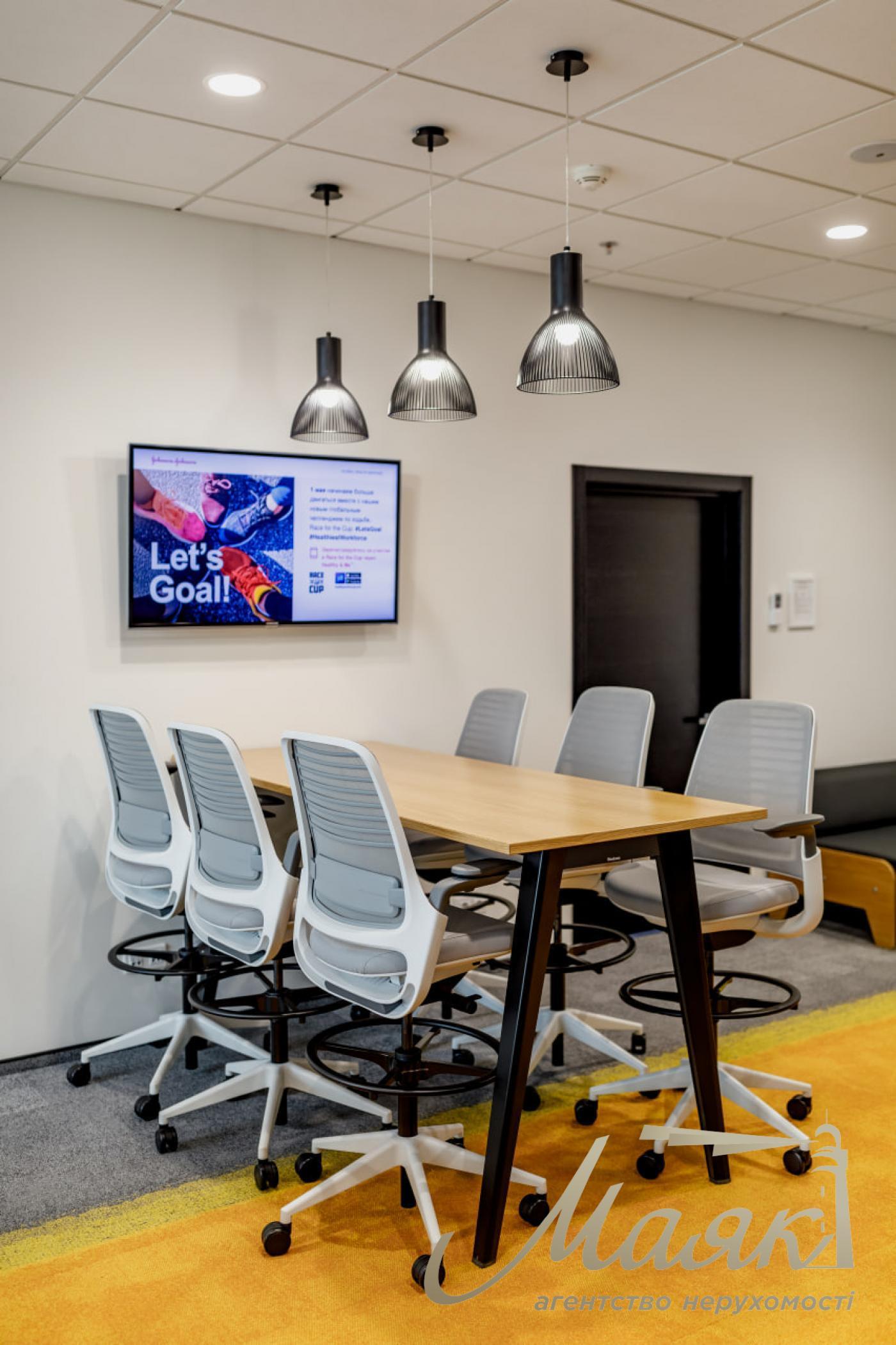 Rent 1194m2 in the Senator Business Center, Pechersky district.