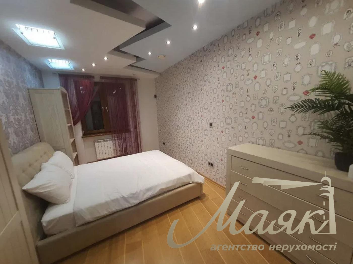 Оренда будинку з виходом до озера. Містечко Авгур, що охороняється, с.Нові безрадичі/Романків 1 га ділянка.