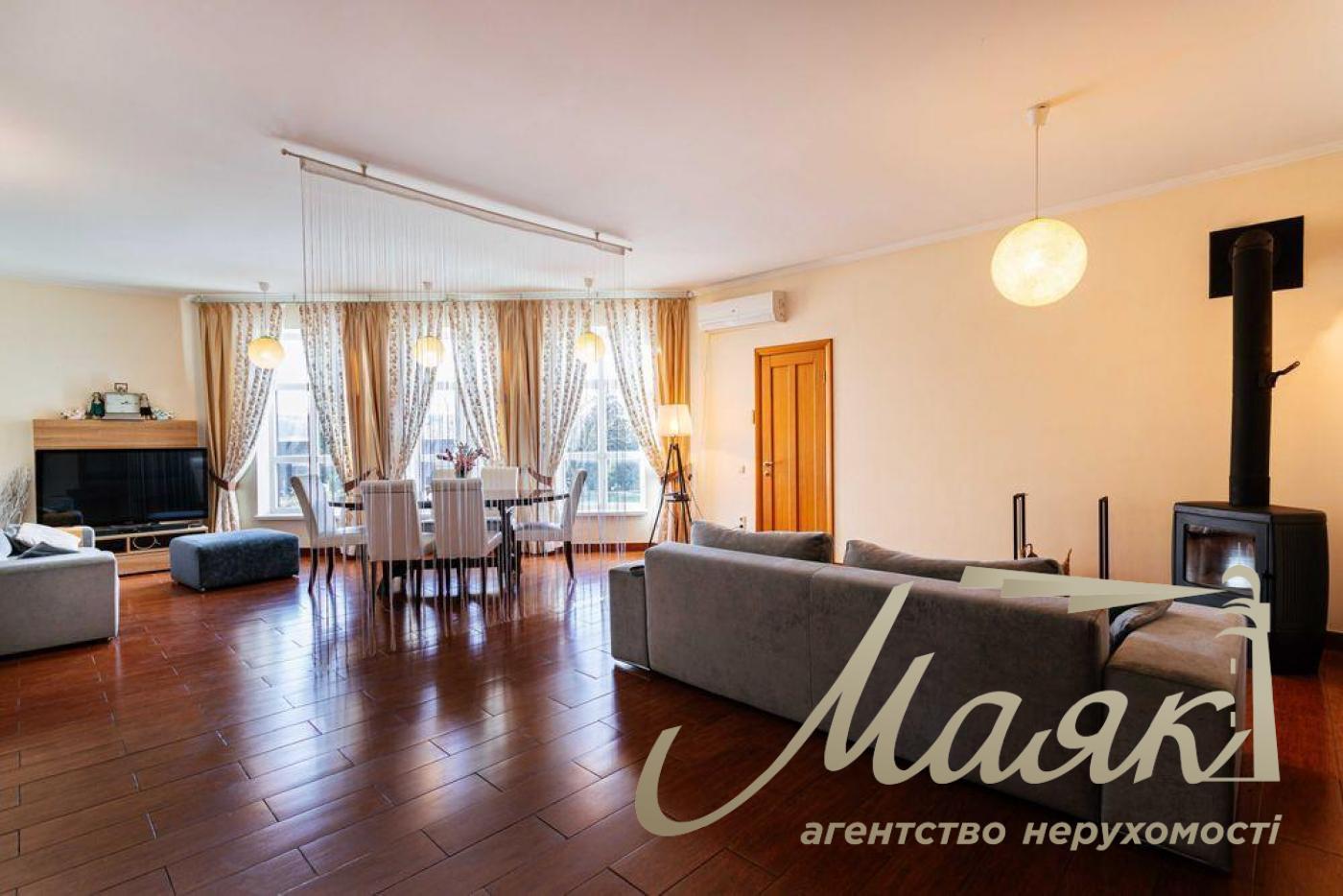 Продажа просторного дома 330м2 с бассейном, 12 соток, рядом озеро и лес в с. Романков.