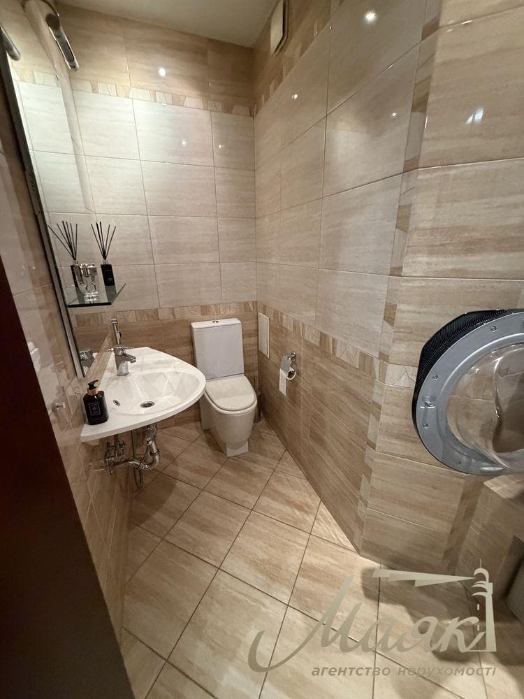 3-room apartment (130 m²) for rent at 68 Holosiivskyi Ave.