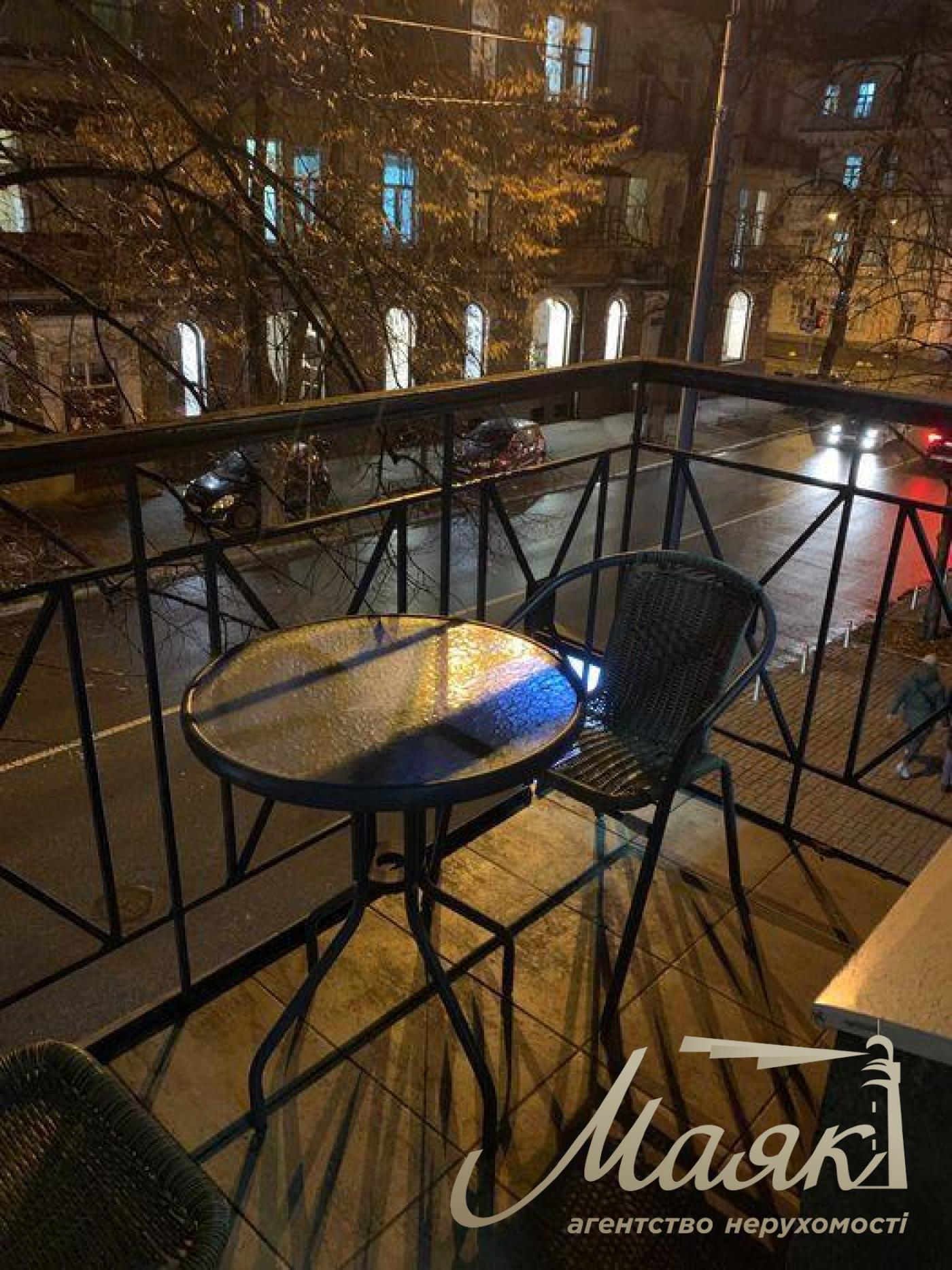 Продаж офісного приміщення 70 м.кв., Золоті Ворота, вул. Інститутська