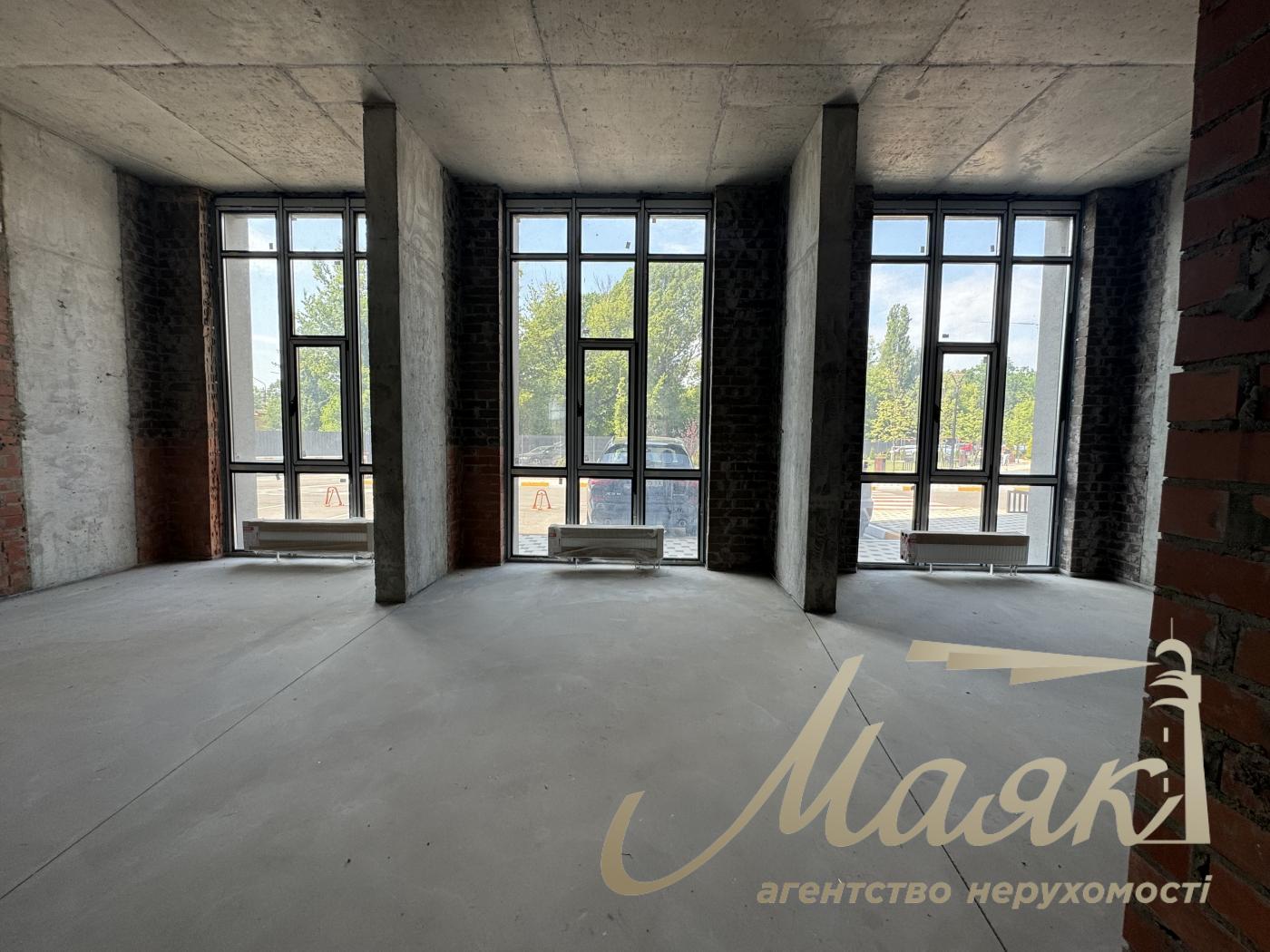 Rent of façade premises of 308 m² in the residential complex "Suchasny Kvartal", Otradny, Solomyansky district.