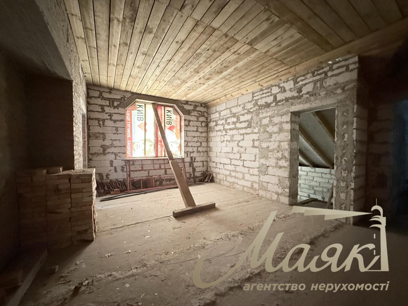 Продажа 2х-этажного дома 357.39м2 в с.Погребы, Броварский район.