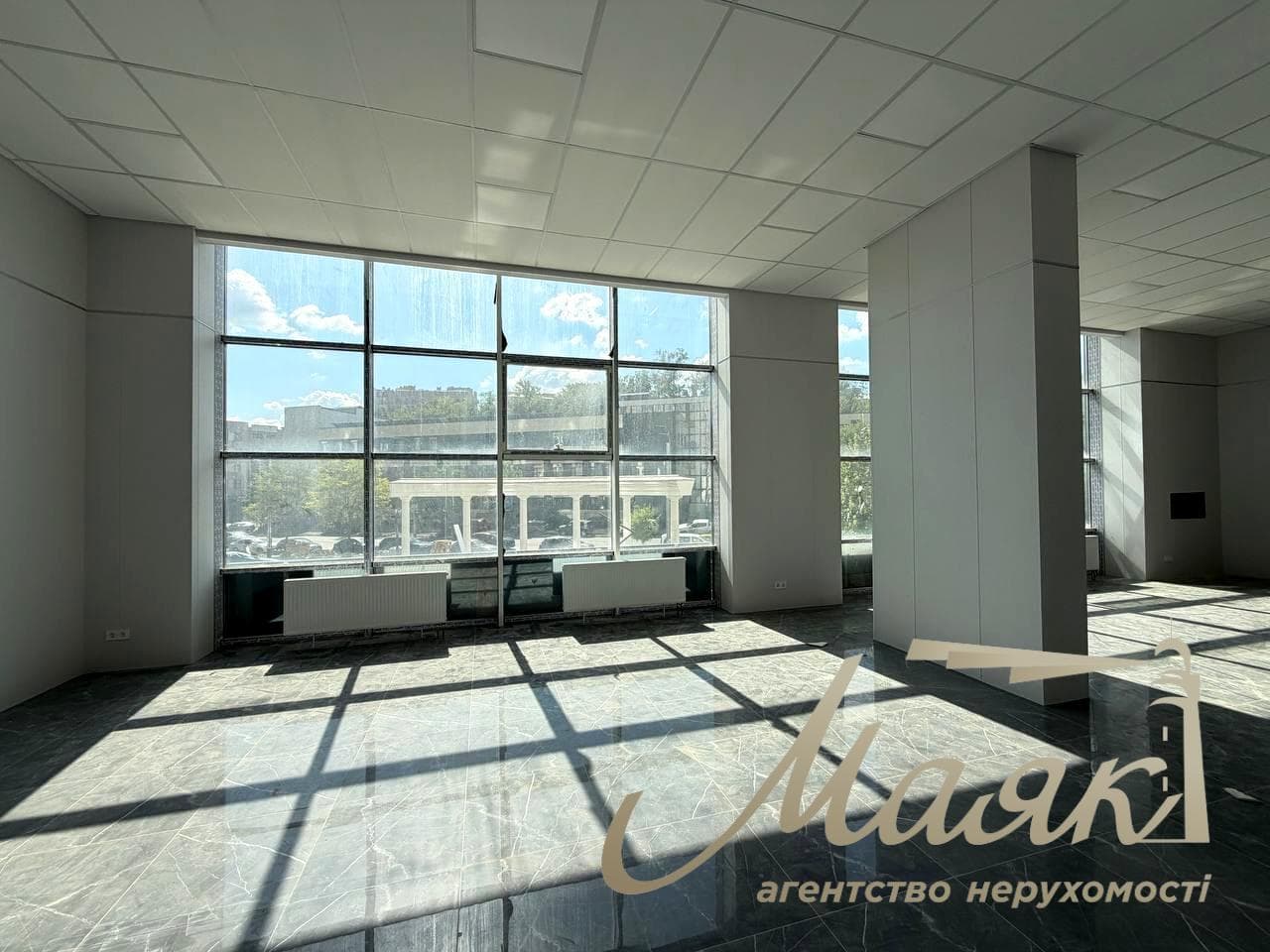 Оренда офісного приміщення (252 м²) у ЖК «Podil Plaza», на вул. Глибочицькій, 73