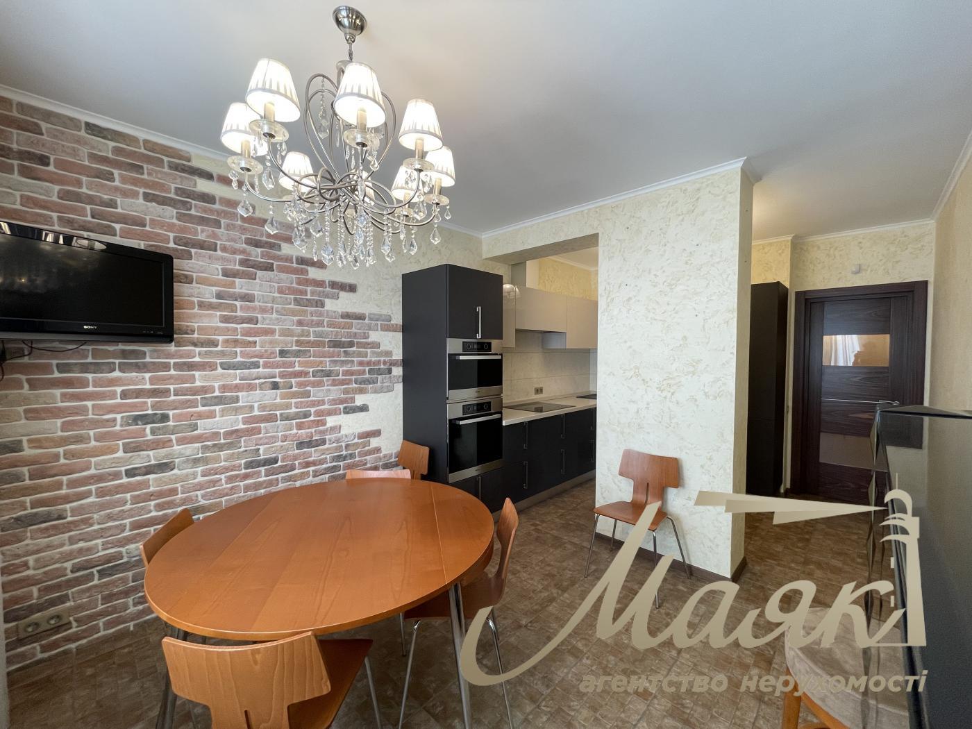 Продаж дворівневої 4к квартири вул. Котельникова, Святошино