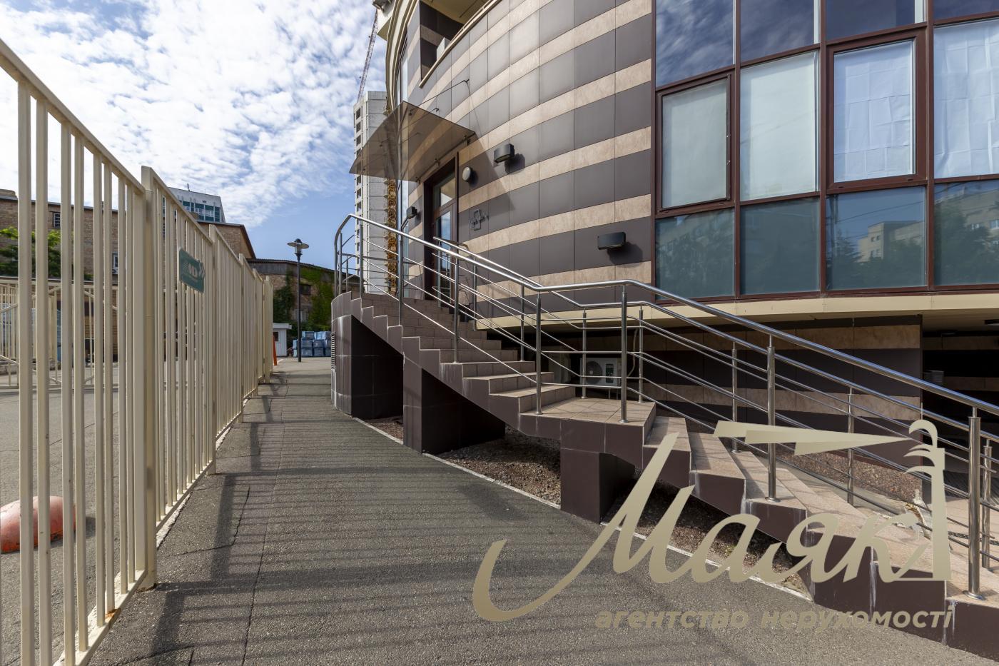 Sale of commercial premises 160 m2 in residential complex Prestige Hall, Tyutyunnika 37/1, Center