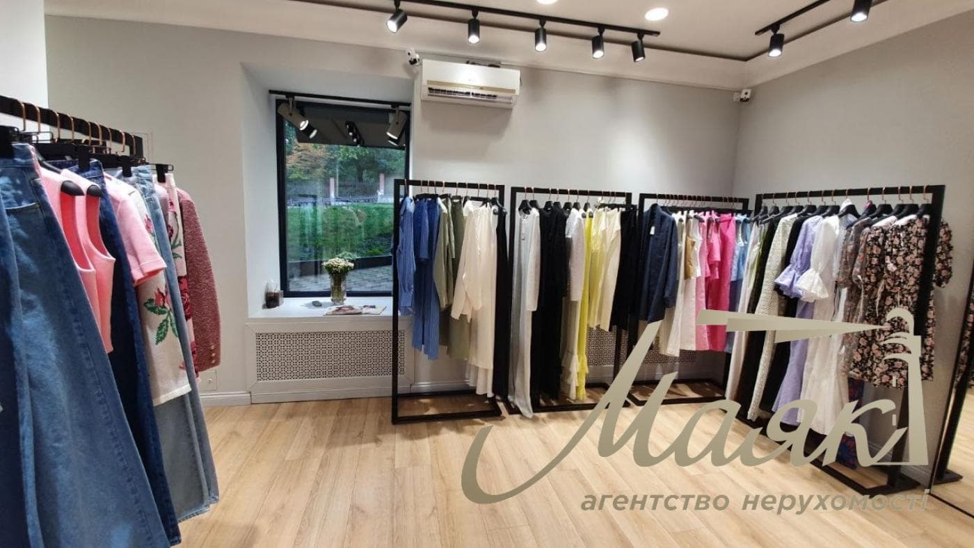 63 square meters of street-front space for rent on Pavlo Skoropadskyi Street (Lva Tolstogo Street), Downtown,