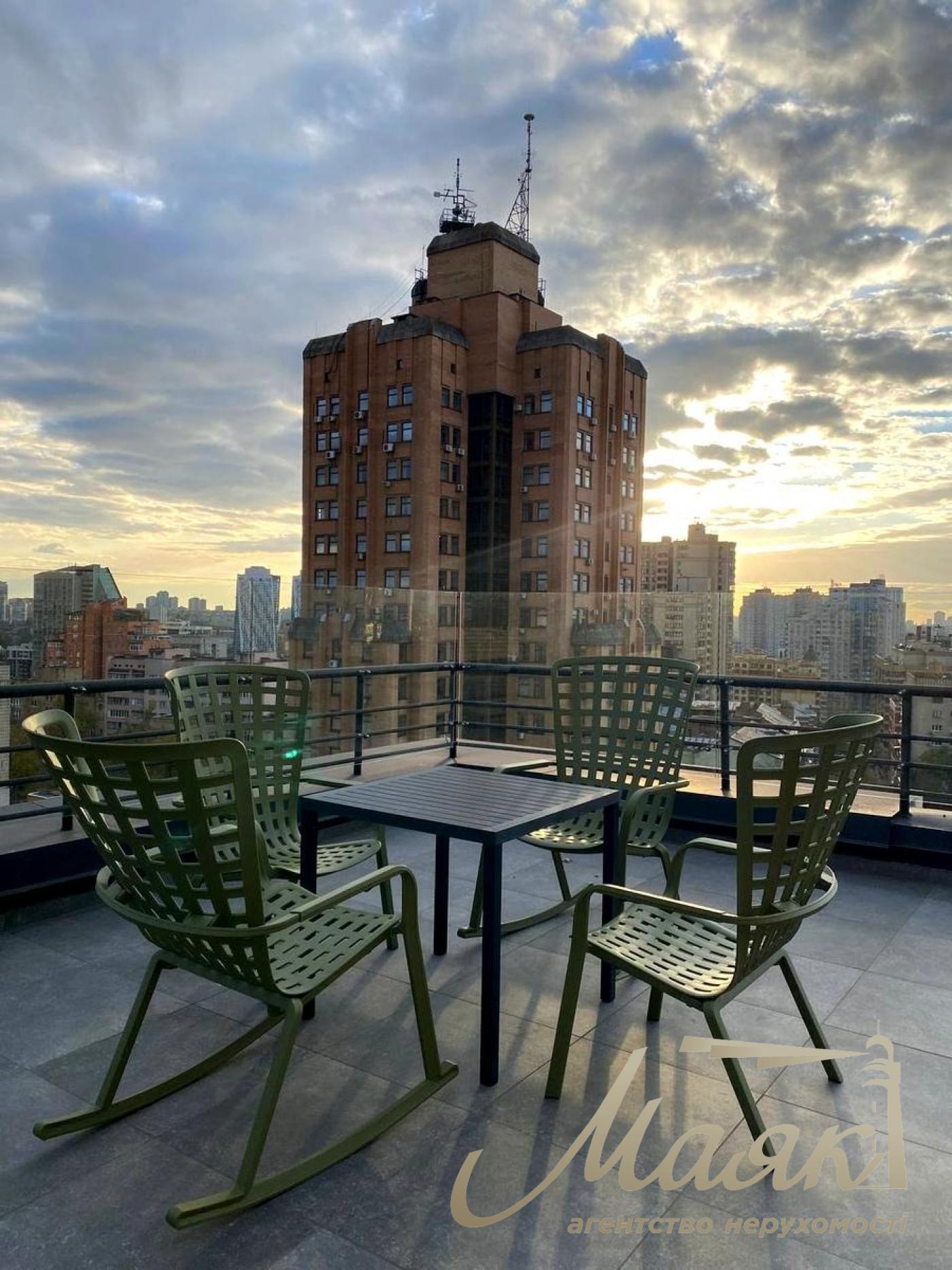 Аренда офиса 200 м² в центре Киева, ул. Сечевых Стрельцов, 50
