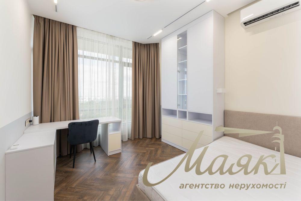 Rent two-storey penthouse with terrace in Pecherskaia