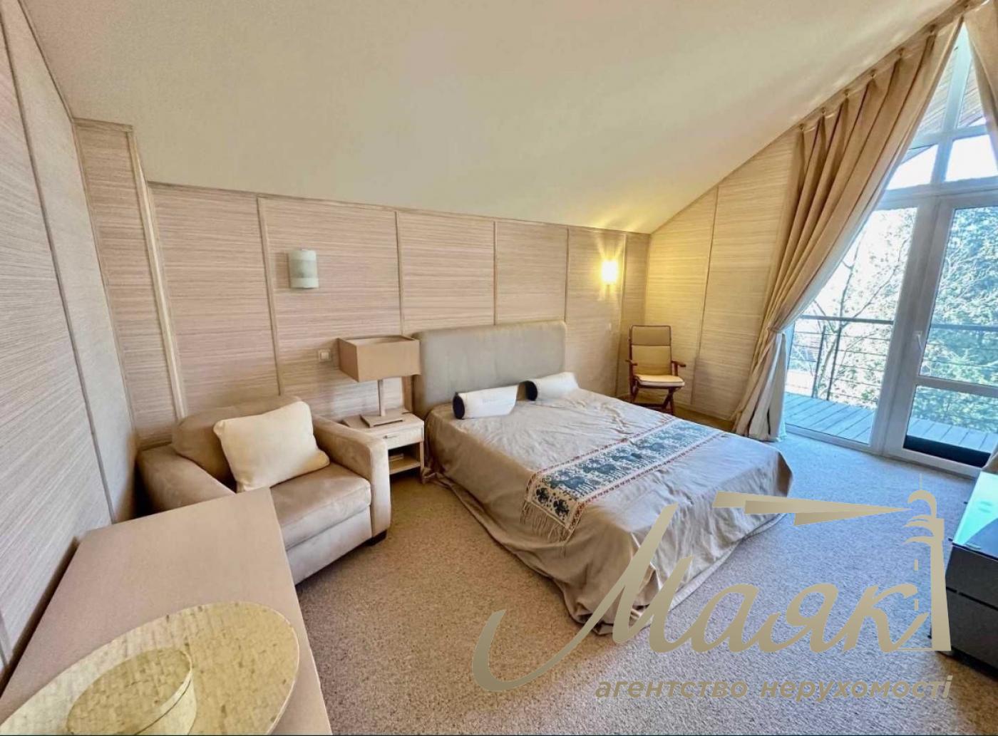 Sale of a house with a swimming pool and access to the Dnieper 300m2 Dam Koncha-Zaspa, Kozin